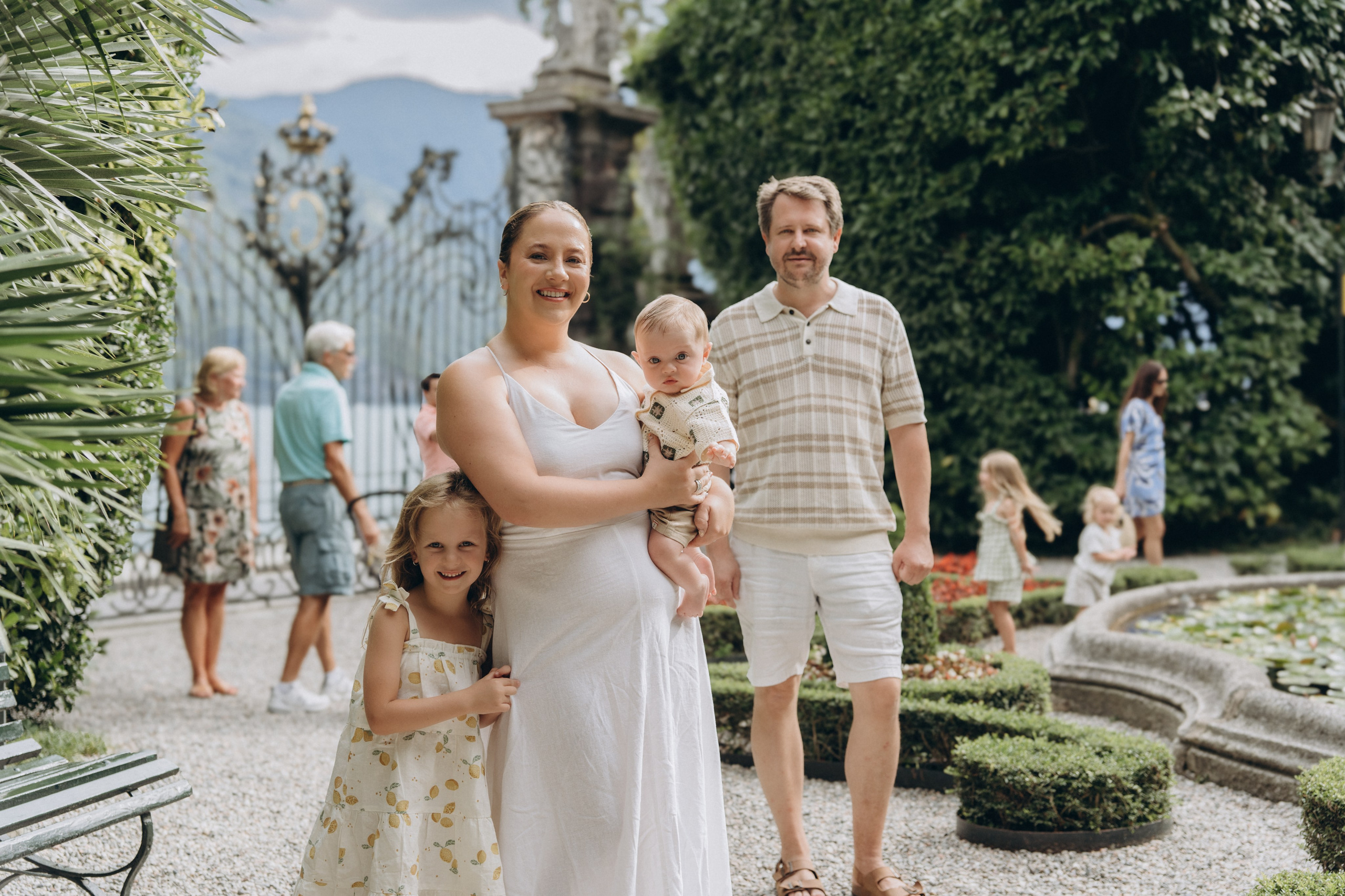 Family moments in Como Lake. PHOTOGRAPHER IN ITALY