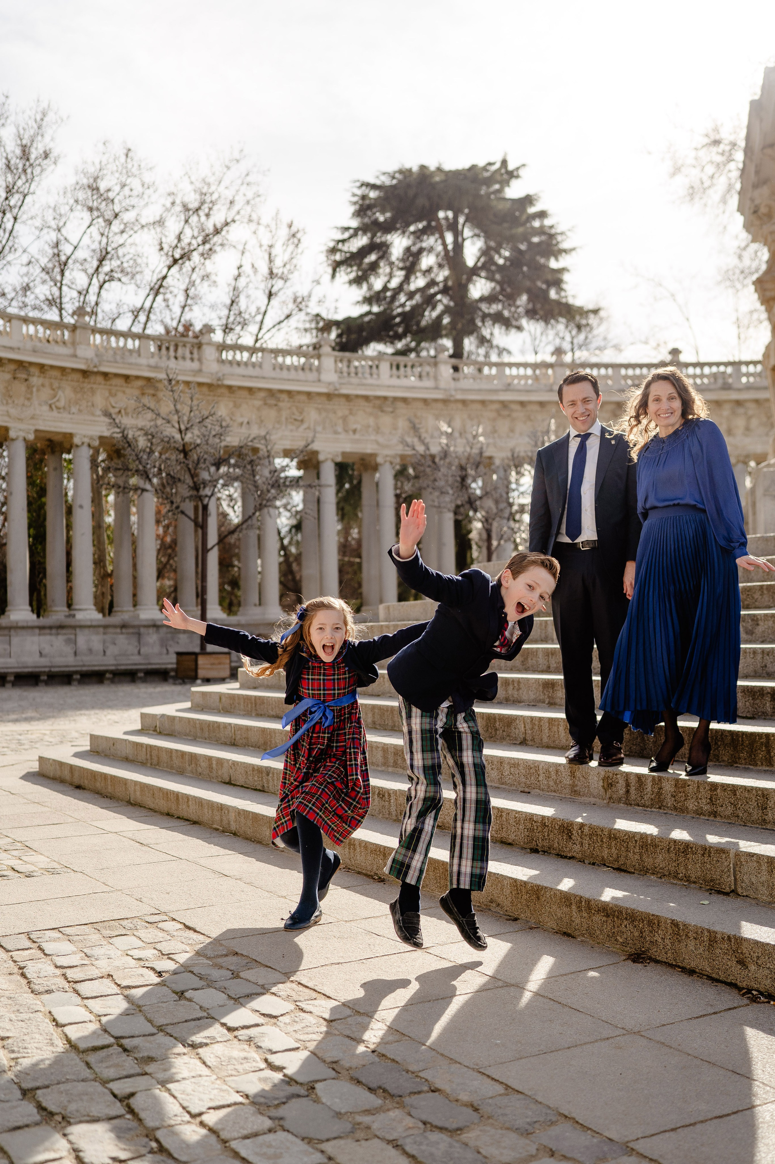 Family photoshoot in Retiro Park. Madrid Photographer for Proposals, Engagements & Families | Anya Petrova
