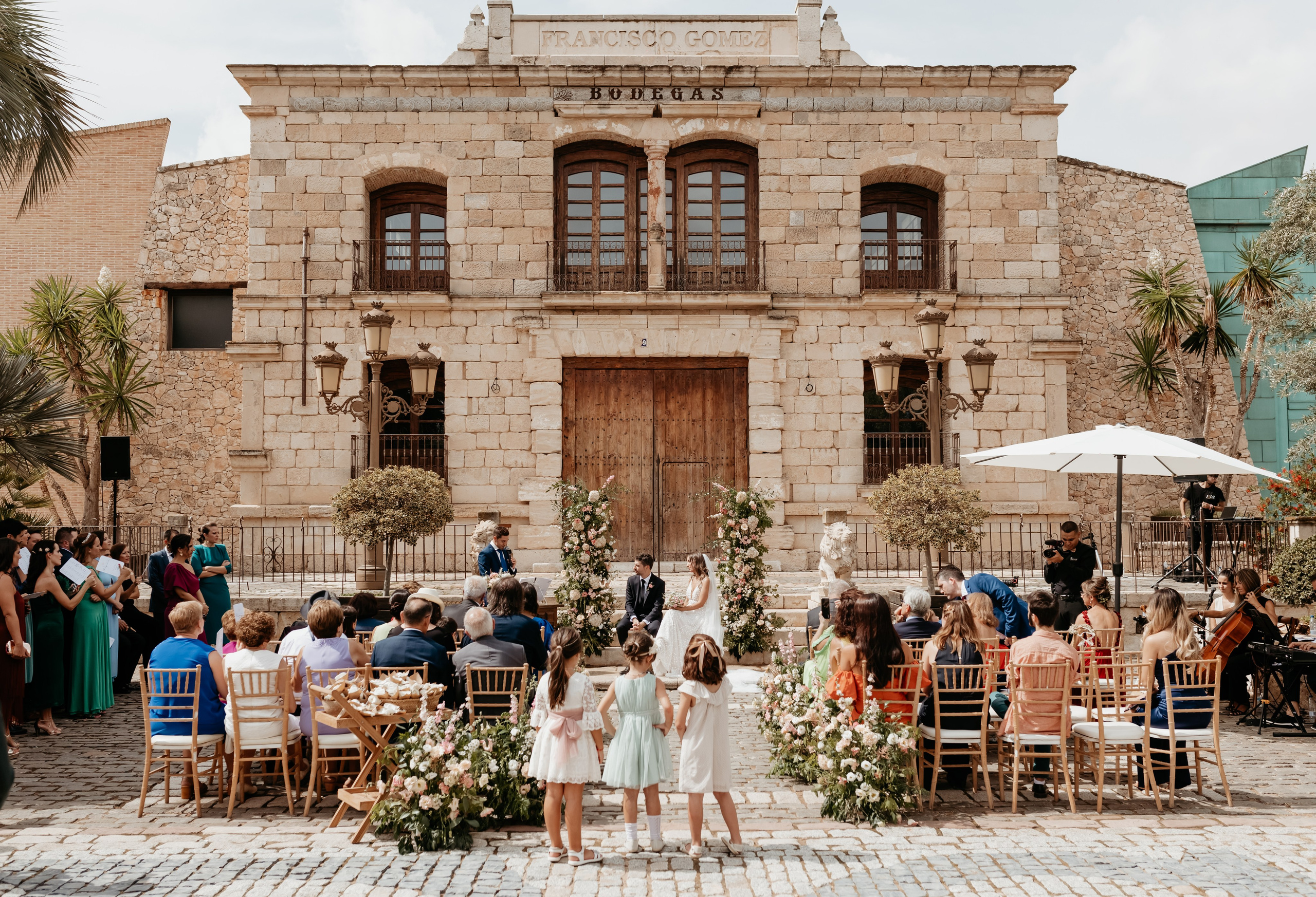Boda en Bodegas Francisco Gómez Villena Inés y Alex - Ramoné Fotografía. Ramoné Fotografía · Fotógrafo de Bodas en Alicante, Murcia y Valencia | Reportaje Natural y Documental