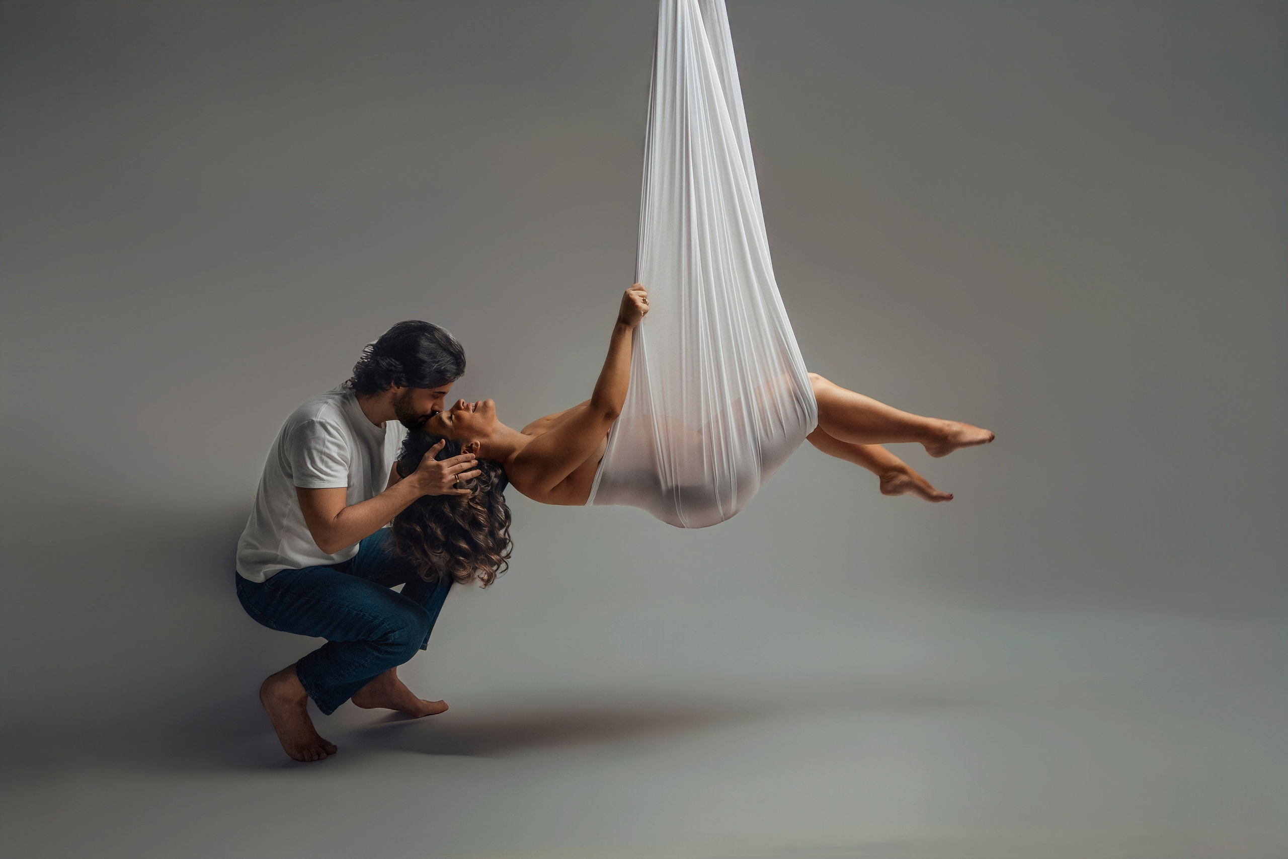 Pregnancy. Family, newborn, maternity, wedding, couple, proposal photographer in Tenerife | Flying dress photoshoots | Tania Bonnet