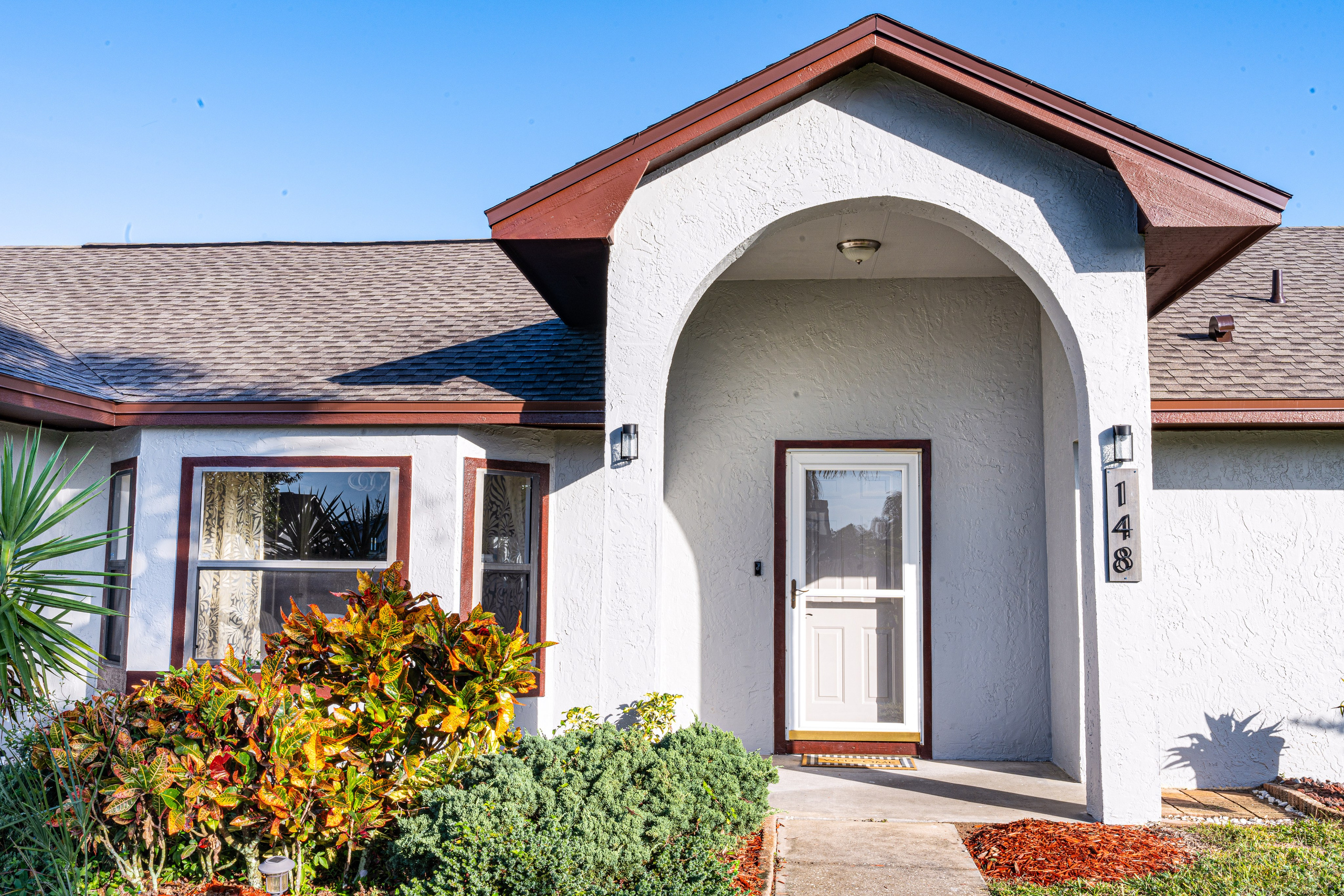 The house is for Rent AirBNB: https://ru.airbnb.com/rooms/1023445326769536774?_set_bev_on_new_domain=1702356155_MDFhNDI0ZDdjMDhj&source_impression_id=p3_1702356155_K3LTjNJeF83QUyI0