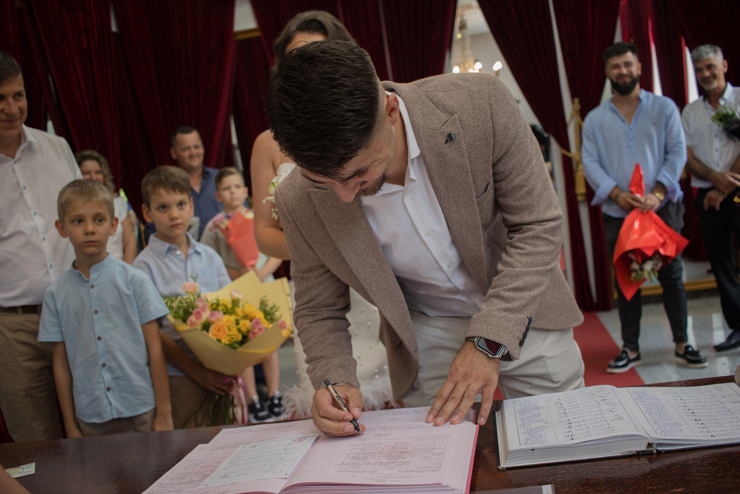 Ana & Mihai. Fotograf si videograf — evenimente si studio