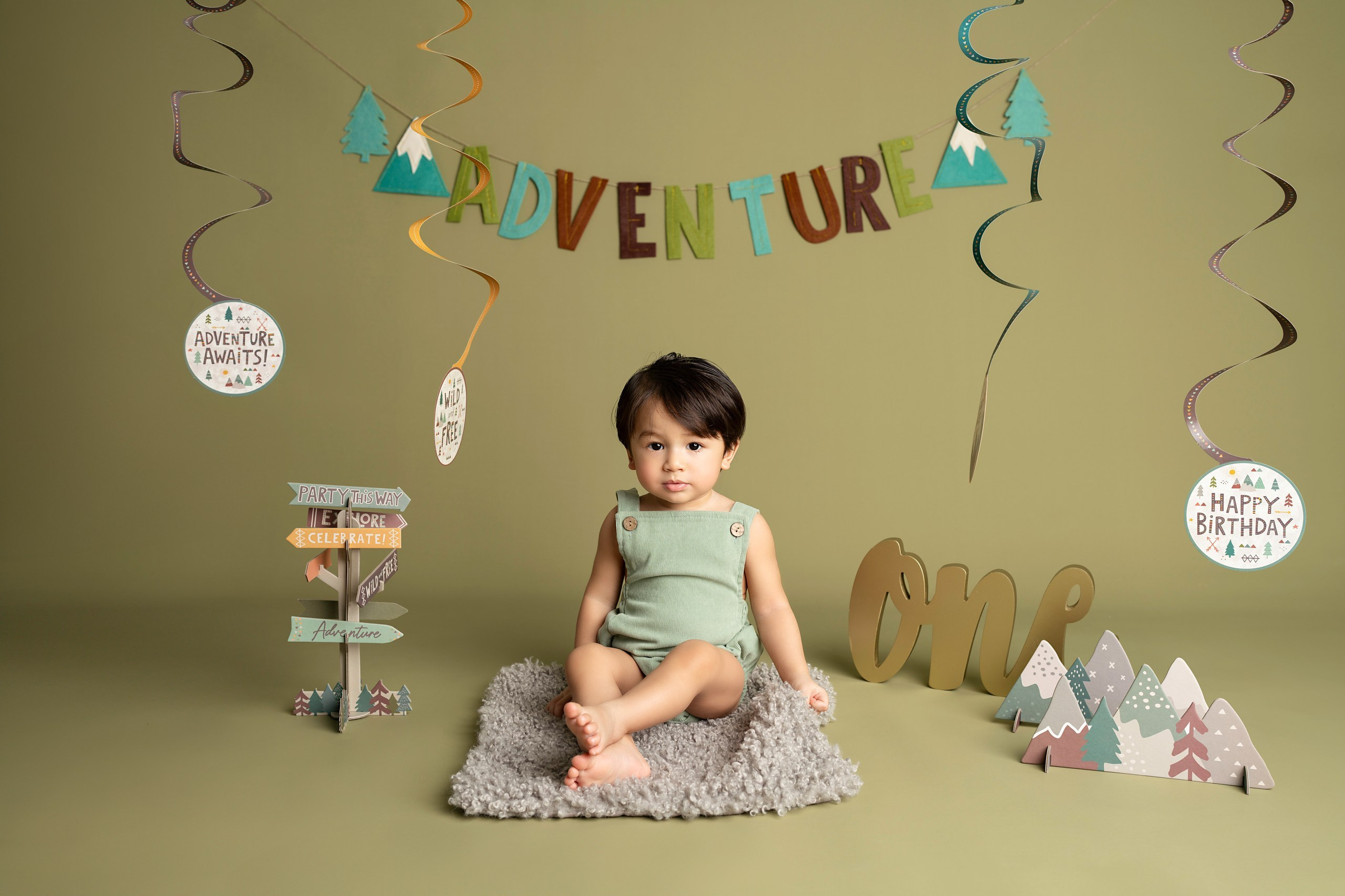 CAKE SMASH PHOTOGRAPHY. Newborn, Sitter and Cake Smash Photographer in Doha, Qatar