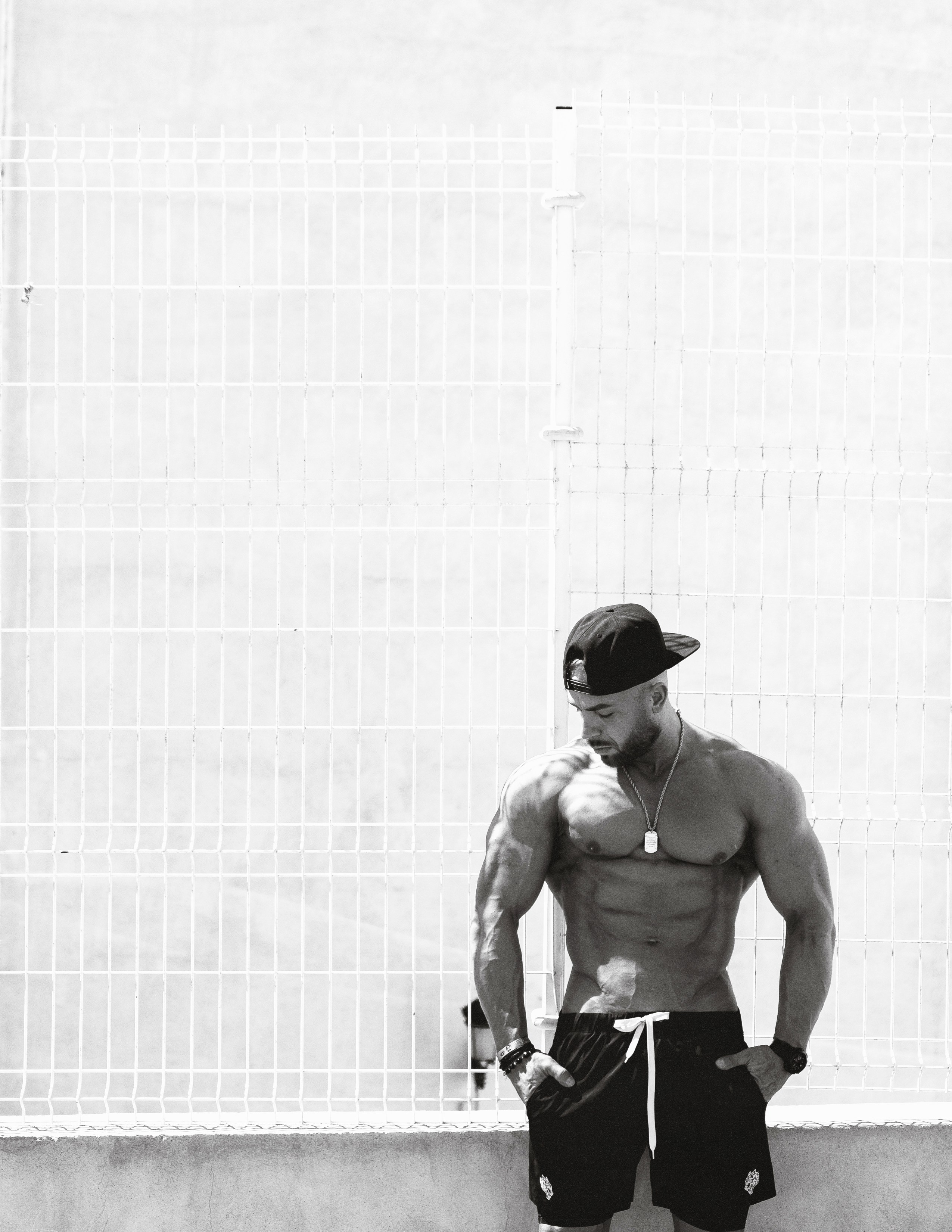 Фотосессия бодибилдера Kacper Bąkiewicz в старом городе Аликанте — Портретный фотограф в Испании