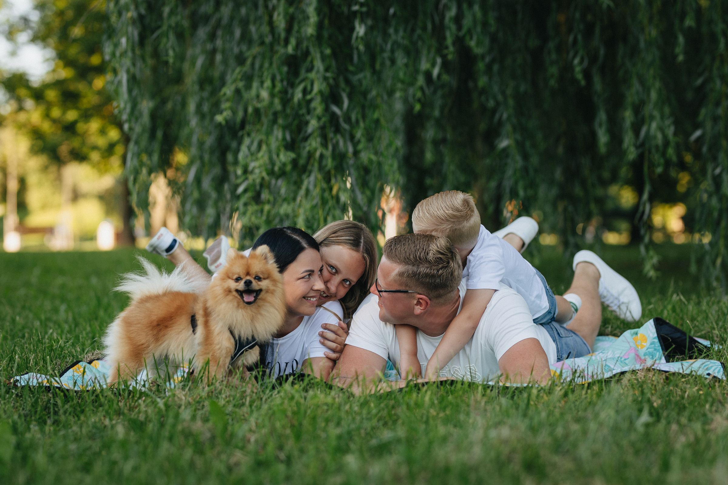 Fotografas Marijampolėje. Šeimos fotosesija Pašešupio parke