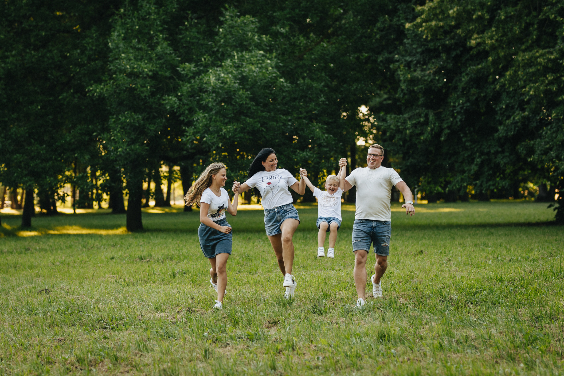 Fotografas Marijampolėje. Šeimos fotosesija Pašešupio parke