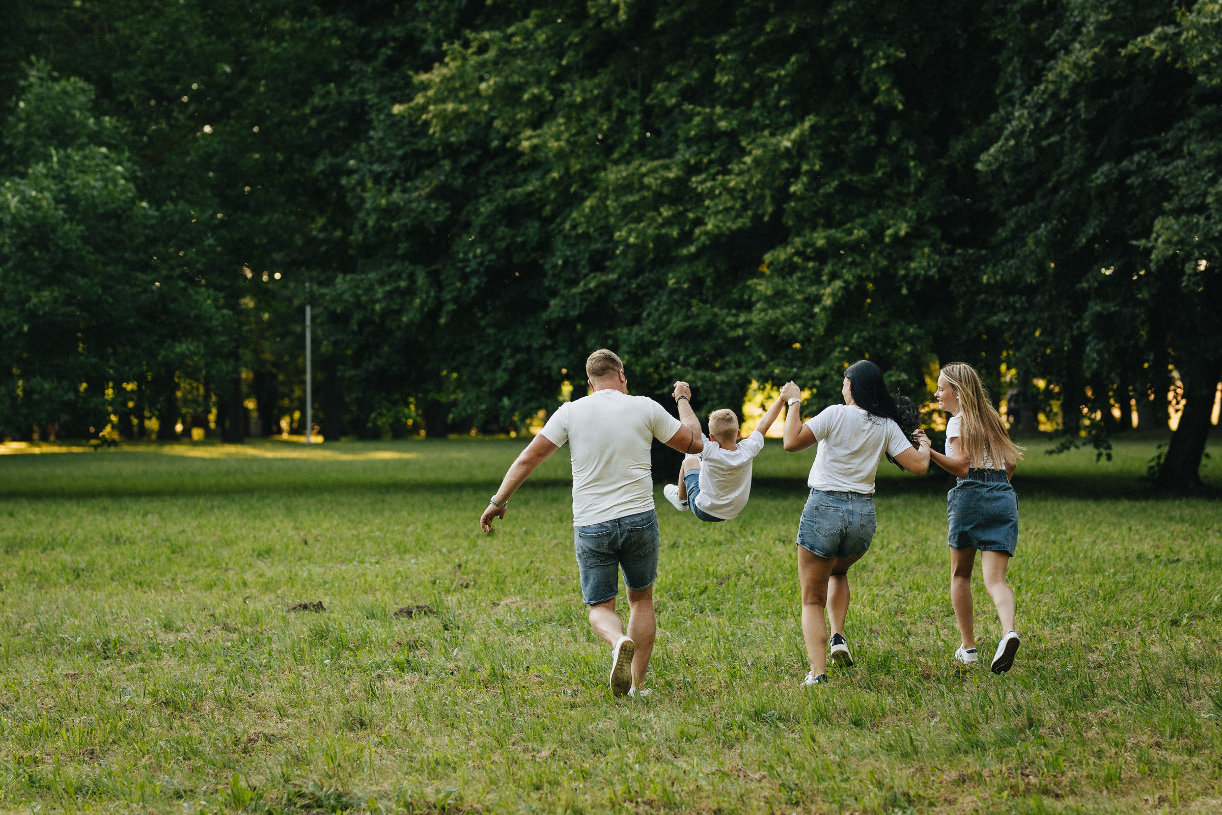 Fotografas Marijampolėje. Šeimos fotosesija Pašešupio parke