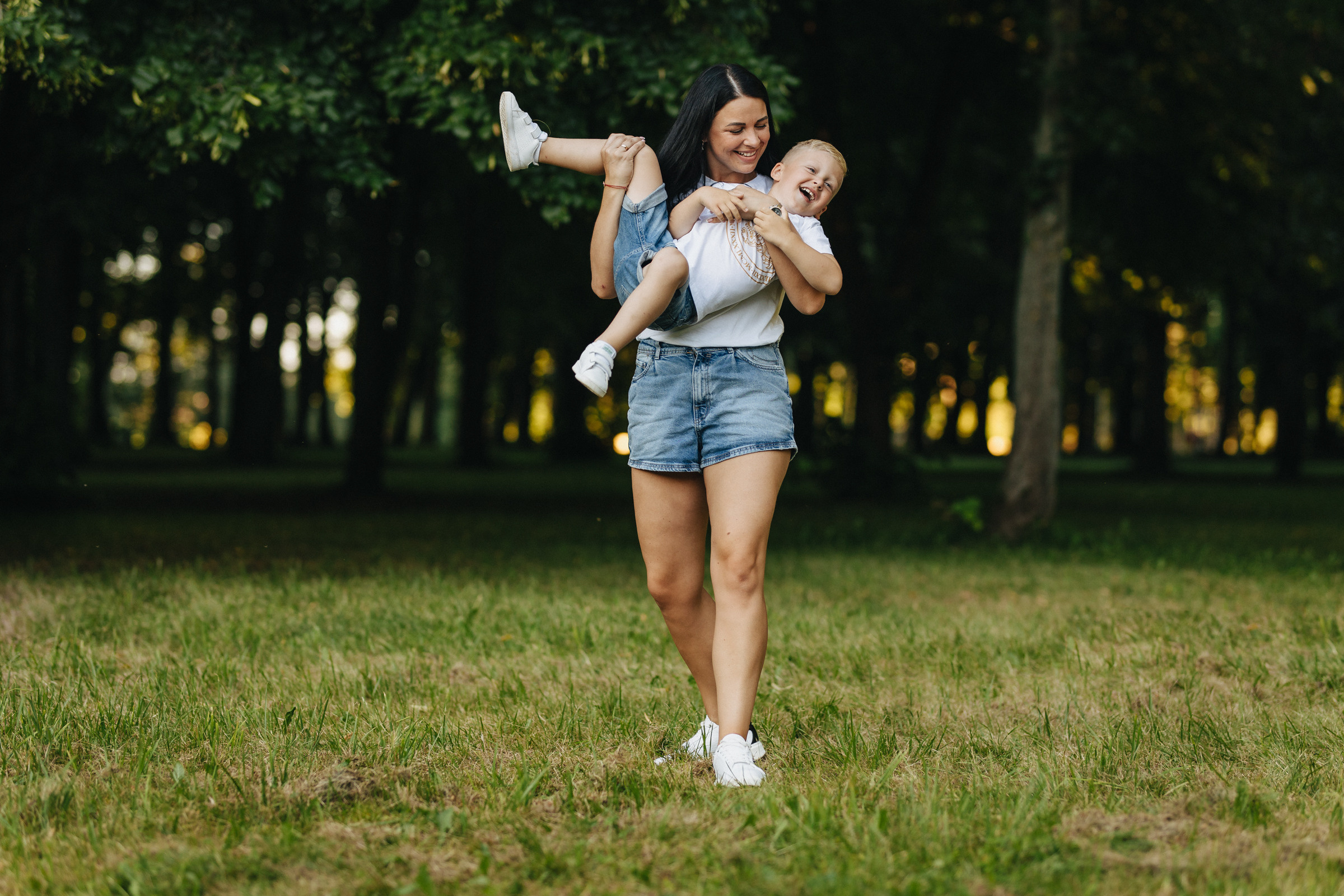 Fotografas Marijampolėje. Šeimos fotosesija Pašešupio parke