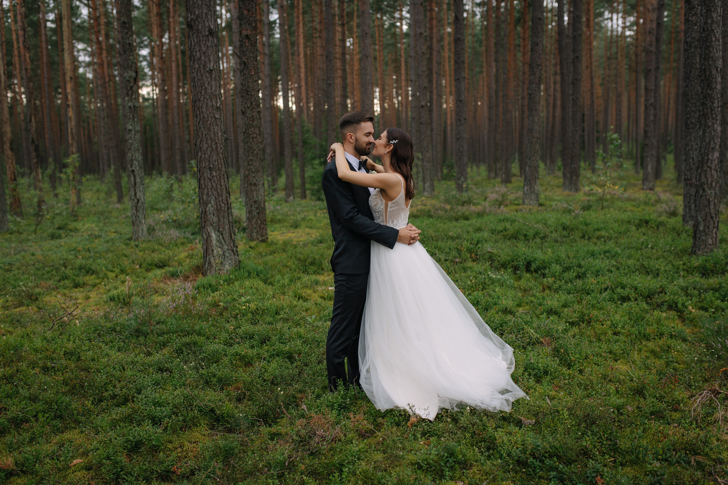 Vestuvinė fotosesija Paežerių dvare ir Kazlų Rūdos miškuose