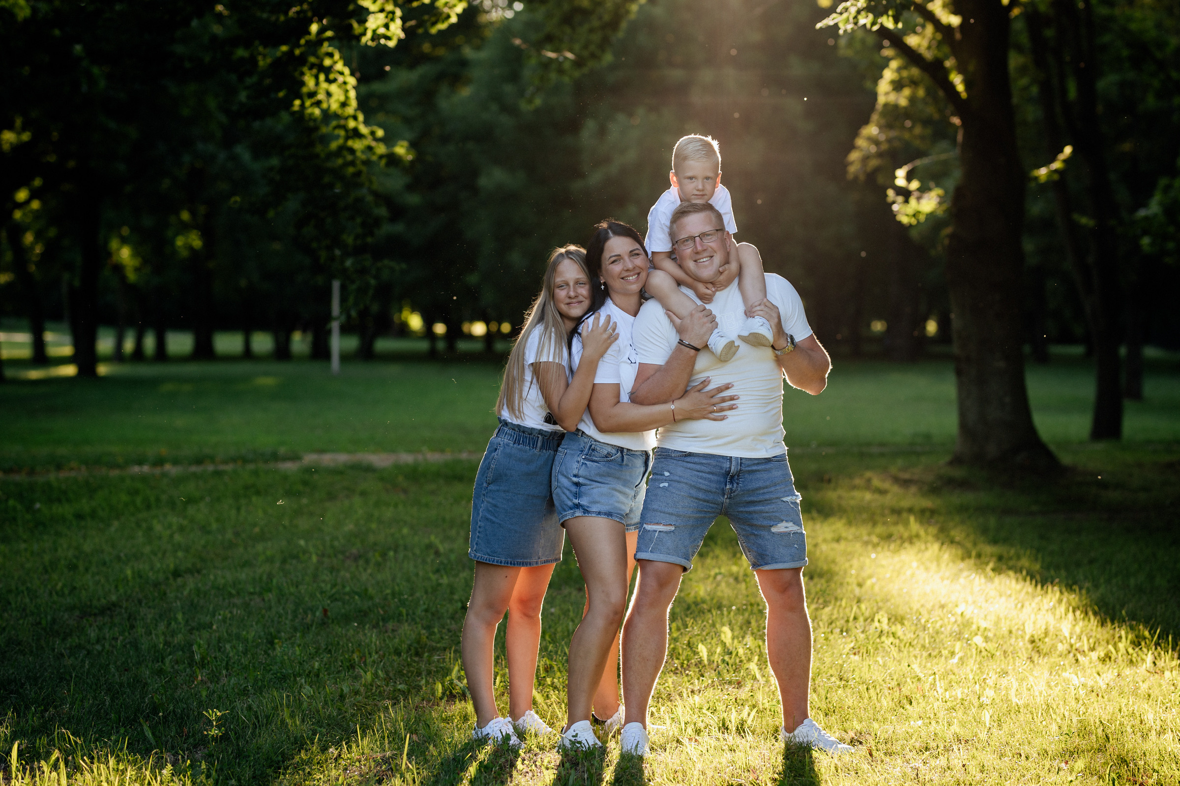 Fotografas Marijampolėje. Šeimos fotosesija Pašešupio parke