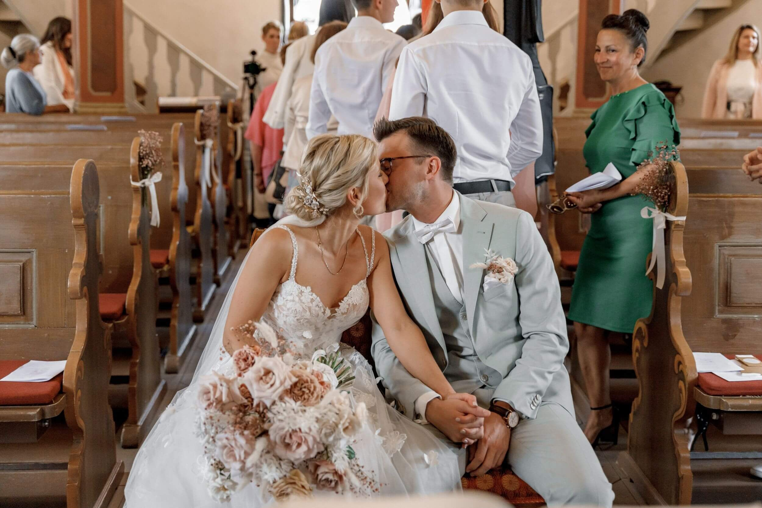 Church Wedding in Wiesbaden and Celebration at Brentanoscheune. Wedding photographer & videographer in Germany and Frankfurt | Denis Mirosnik