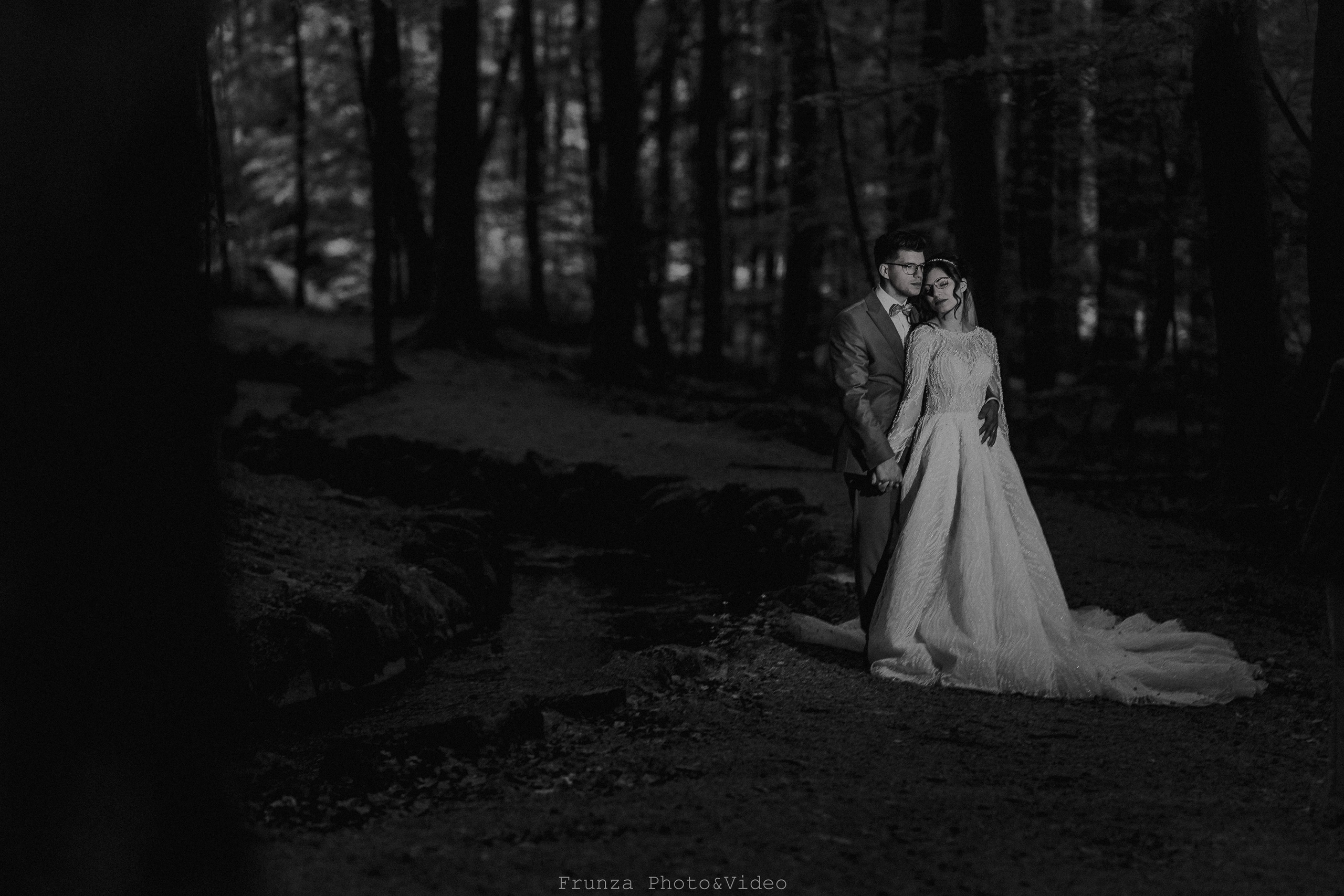 Diana & Cristian / Trash the dress. Foto / Video nunta Deva, Hunedoara