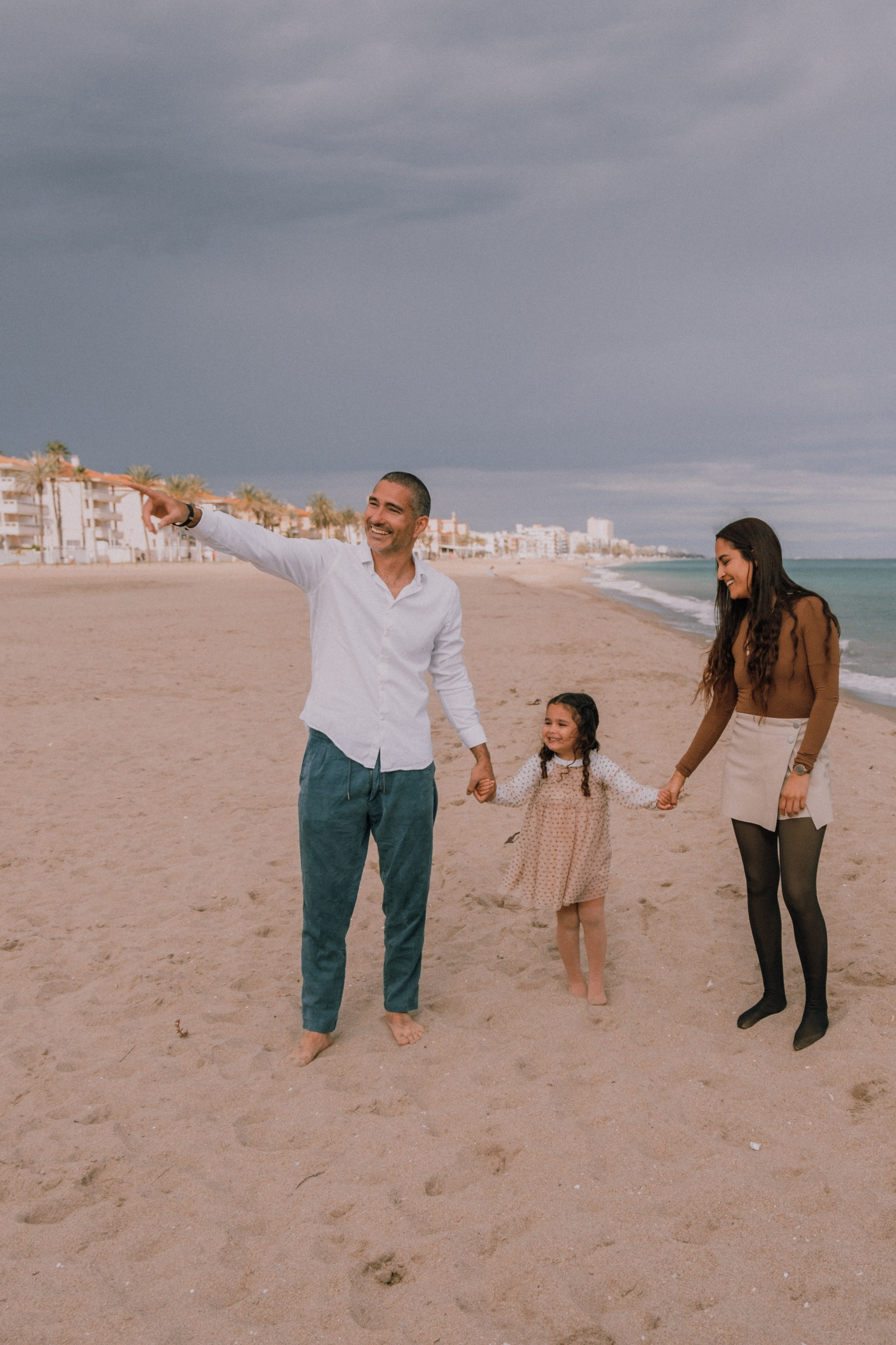 Sesión familiar en la playa. Fotografía profesional en Calafell - Elena Medvedeva