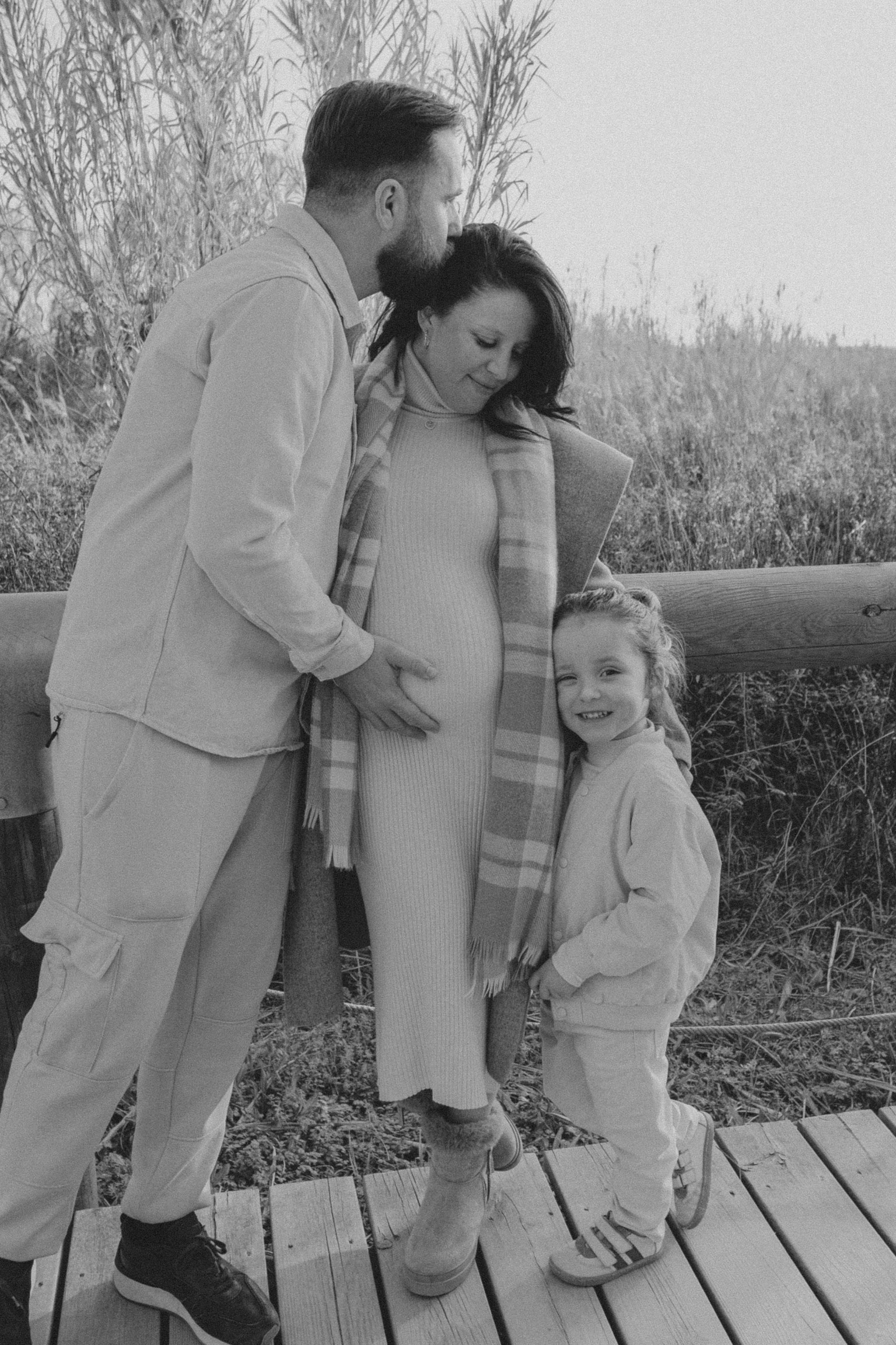 Sesión familiar embarazo. Fotografía profesional en Calafell - Elena Medvedeva