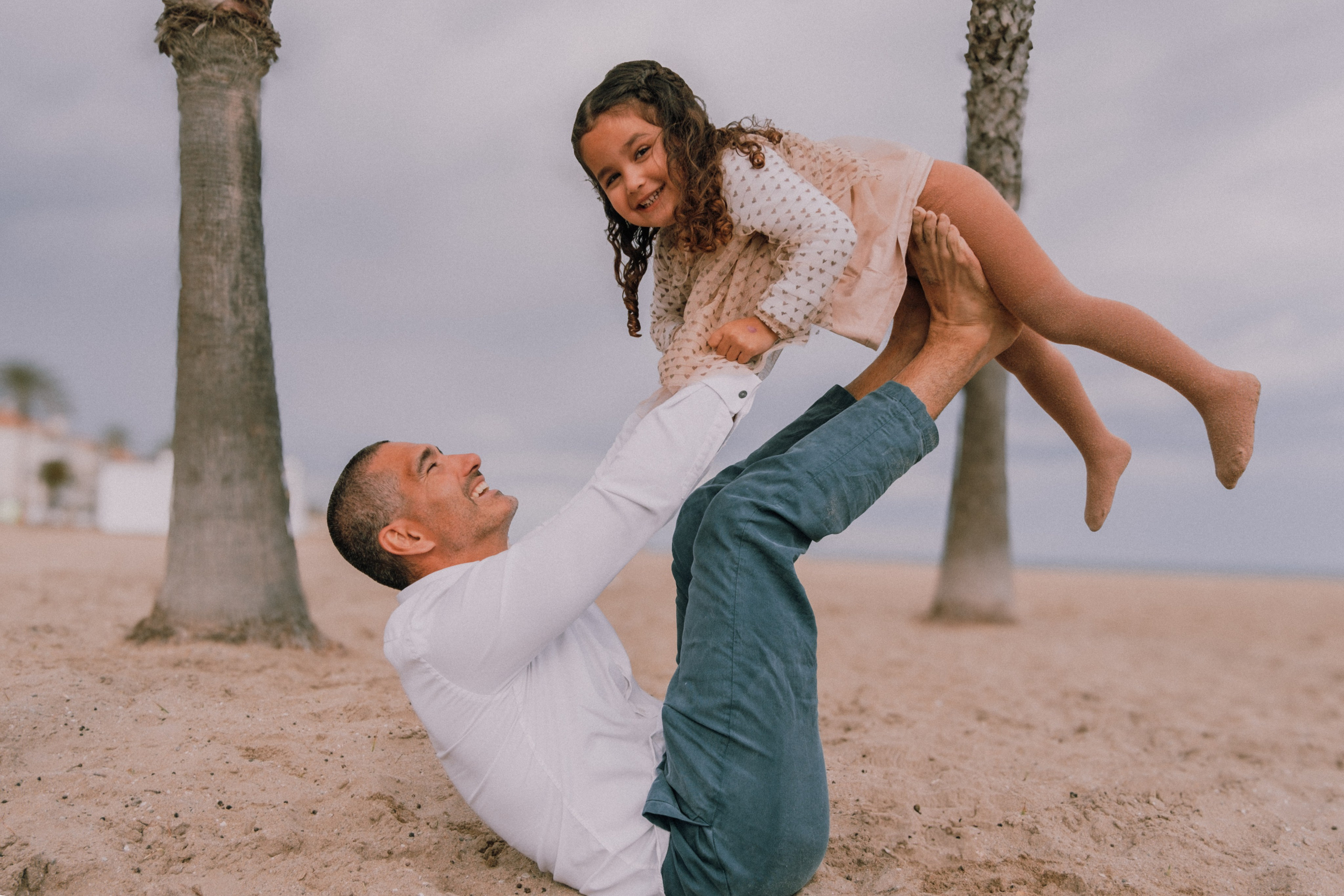 Sesión familiar en la playa. Fotografía profesional en Calafell - Elena Medvedeva