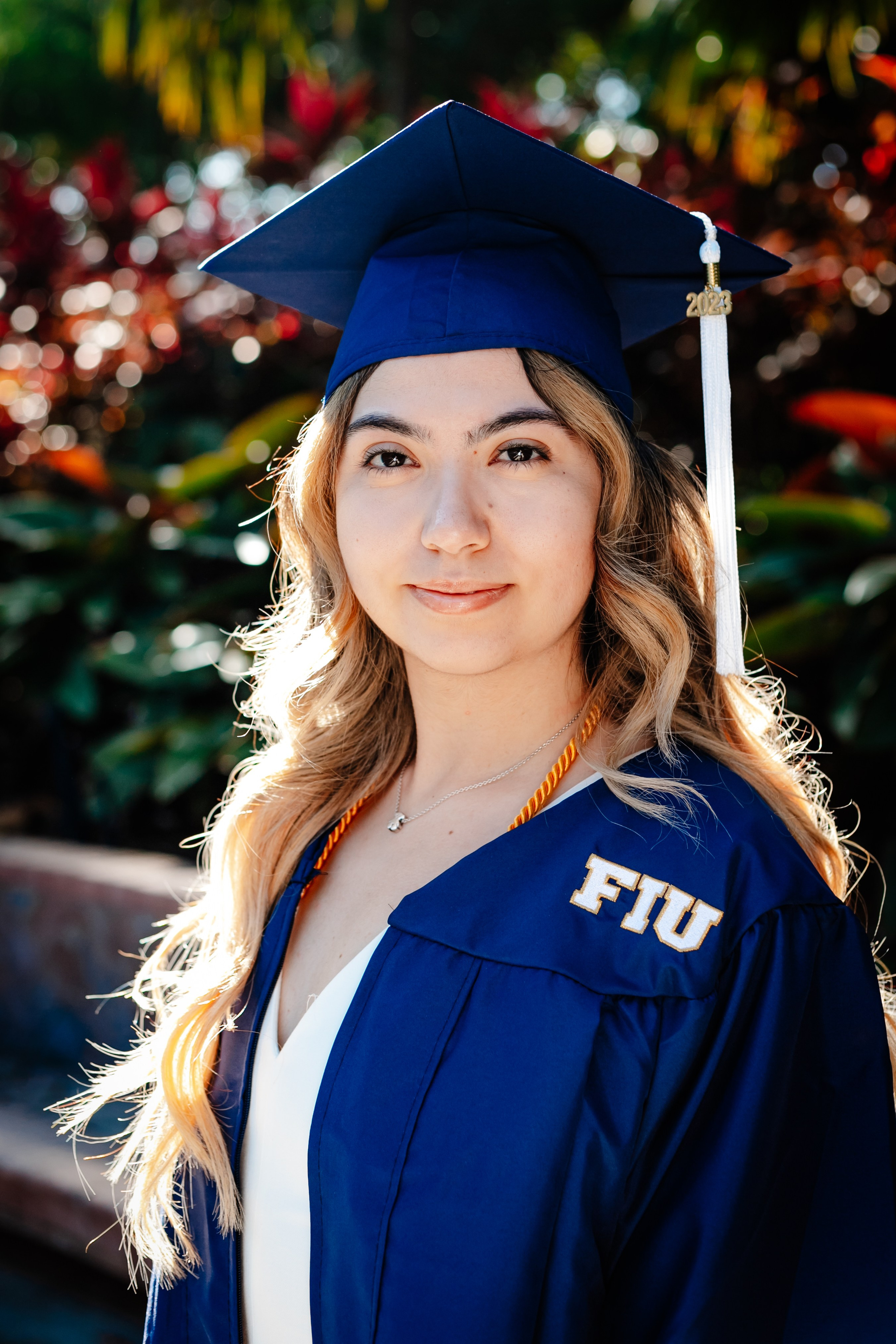 What (and Who) to Bring to Your Grad Photoshoot. Portrait and graduation photographer Marina Simanava