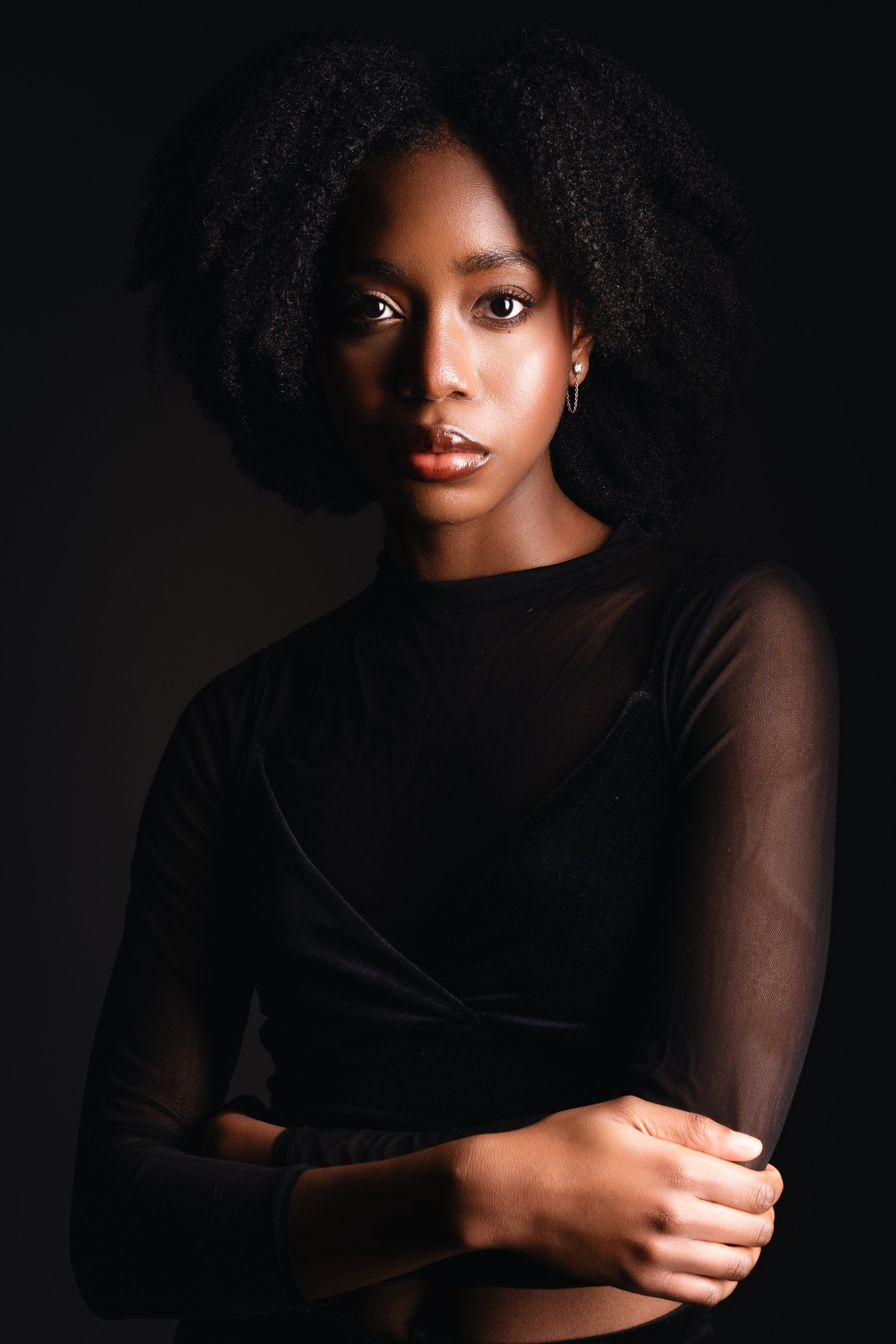 Elegant Portrait Photography in London – A refined portrait shot of a model in a studio in London, creating a timeless, elegant look.