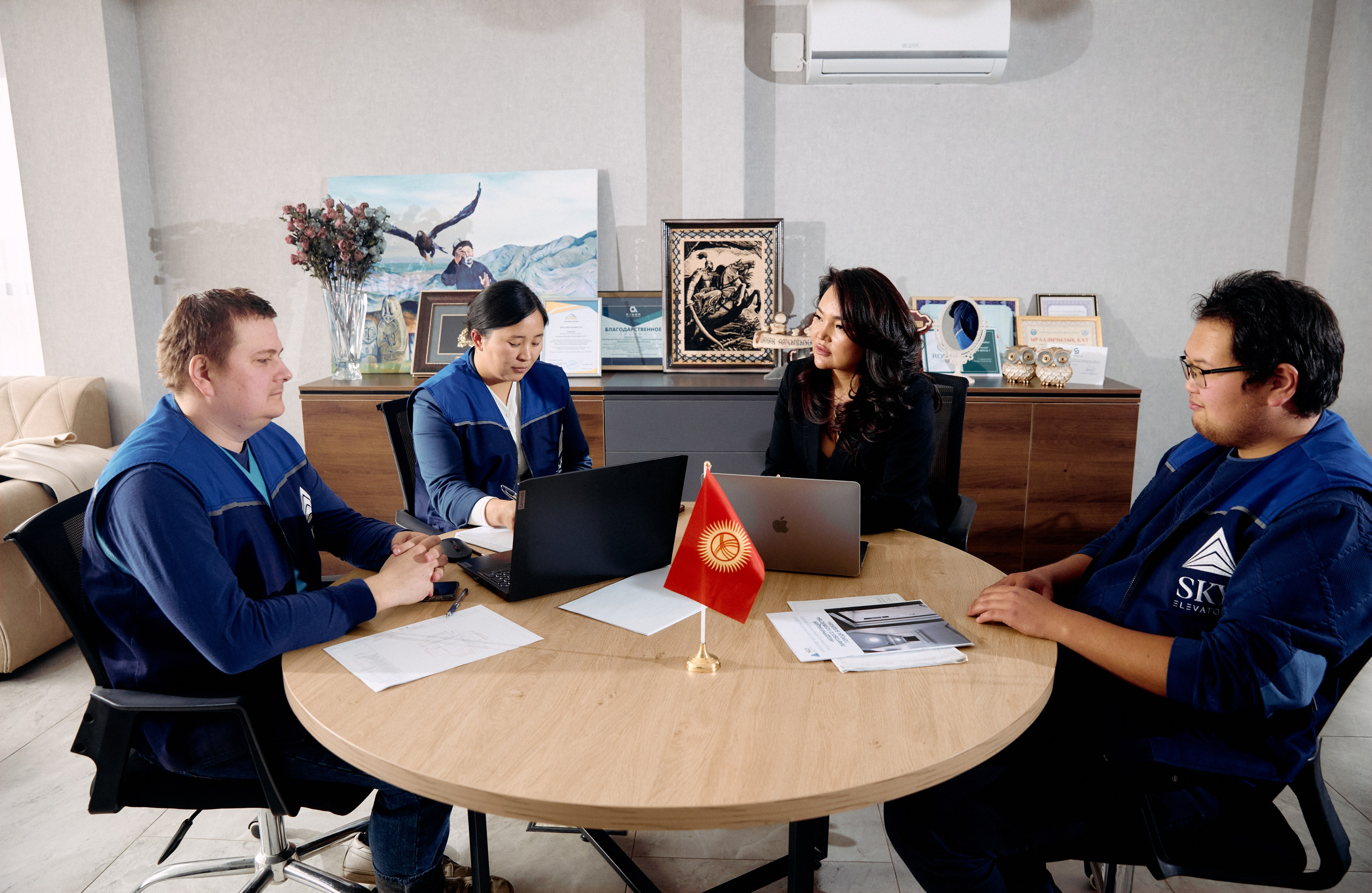 Рахат. Директор завода. Валерия Вартанова. Фотограф