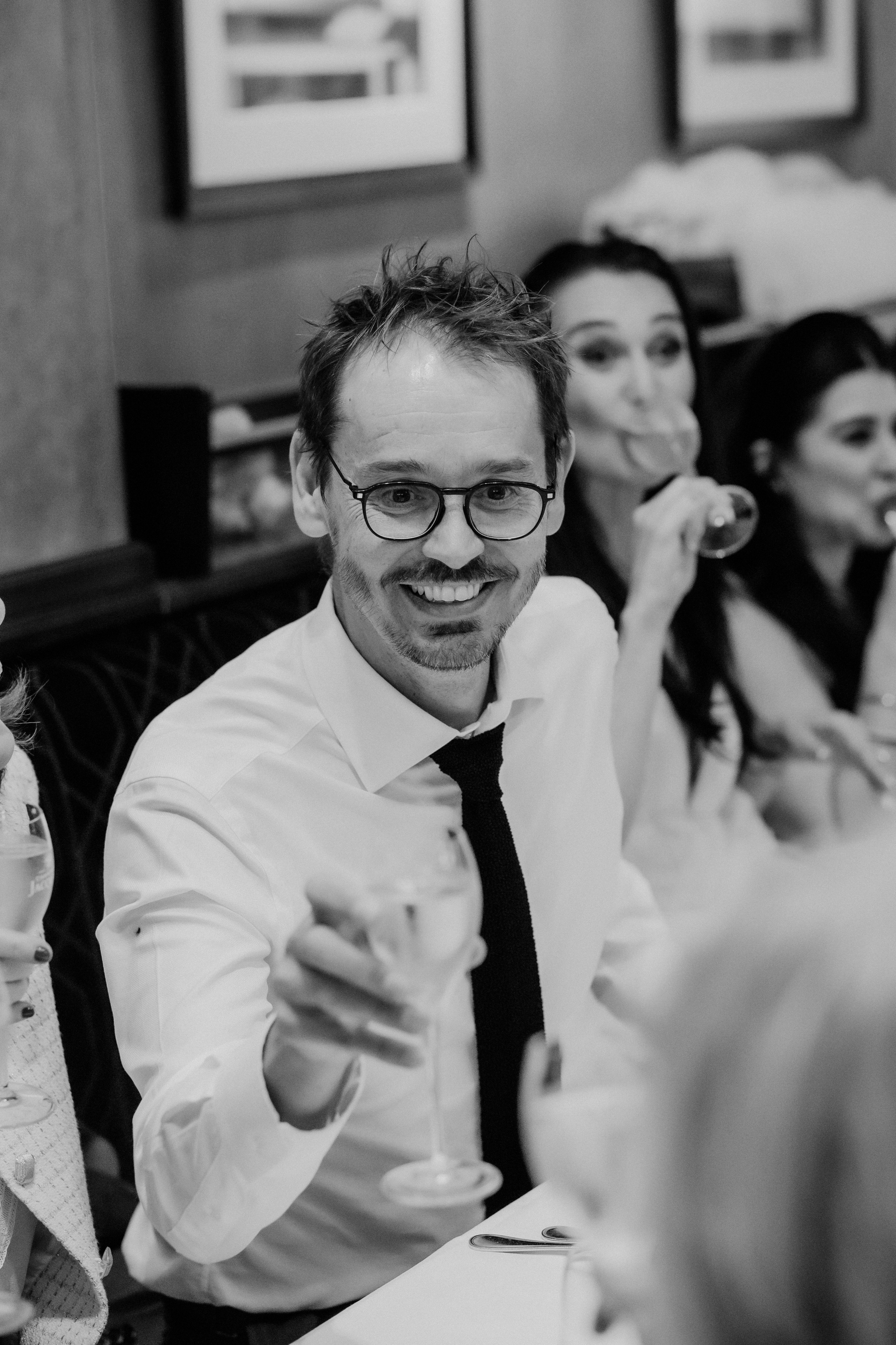 Suzi & Alex | Paris Wedding with a Vintage Car. Paris Wedding Photographer