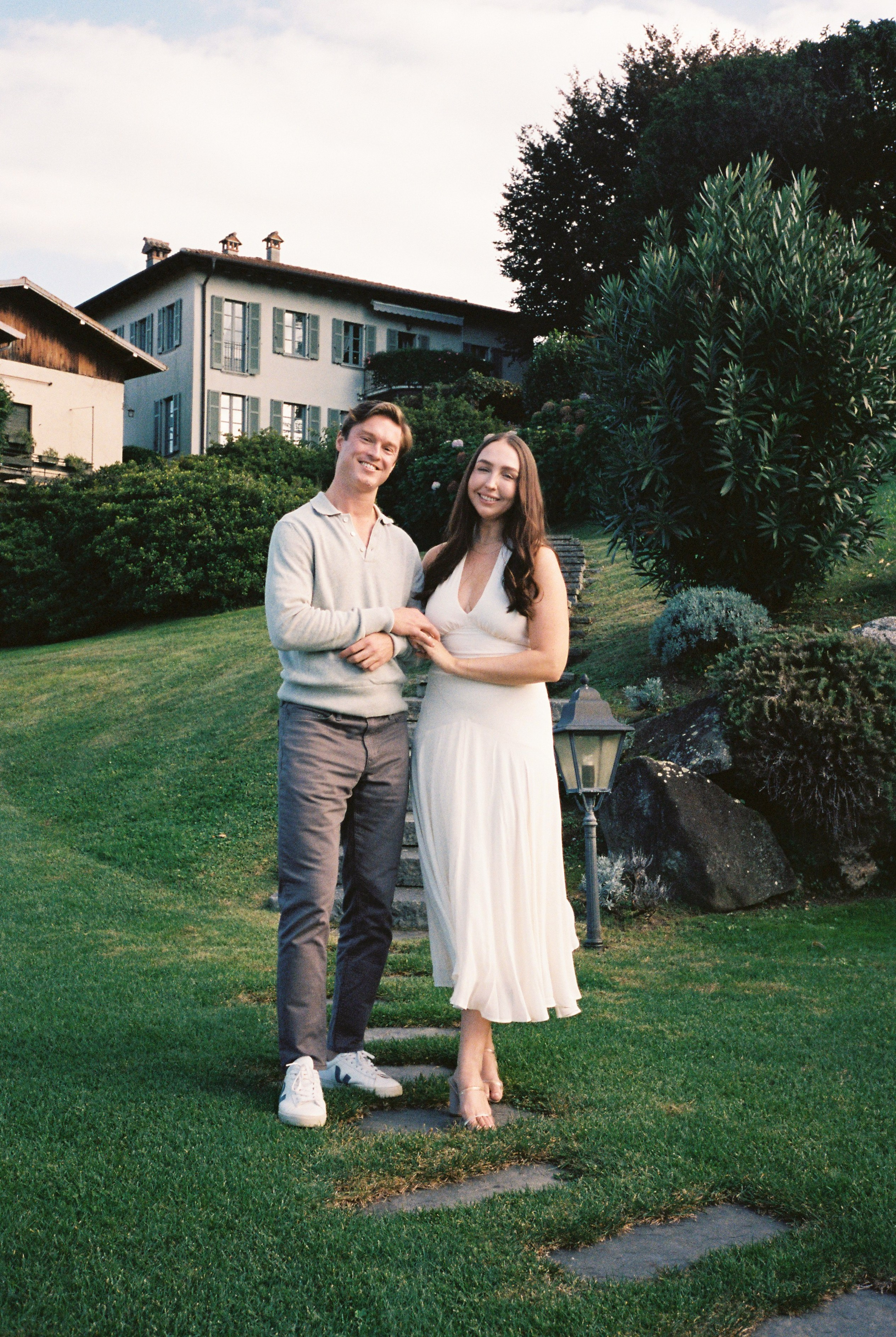 Pre-wedding photoshoot in Bellagio. Wedding photographer in Italy