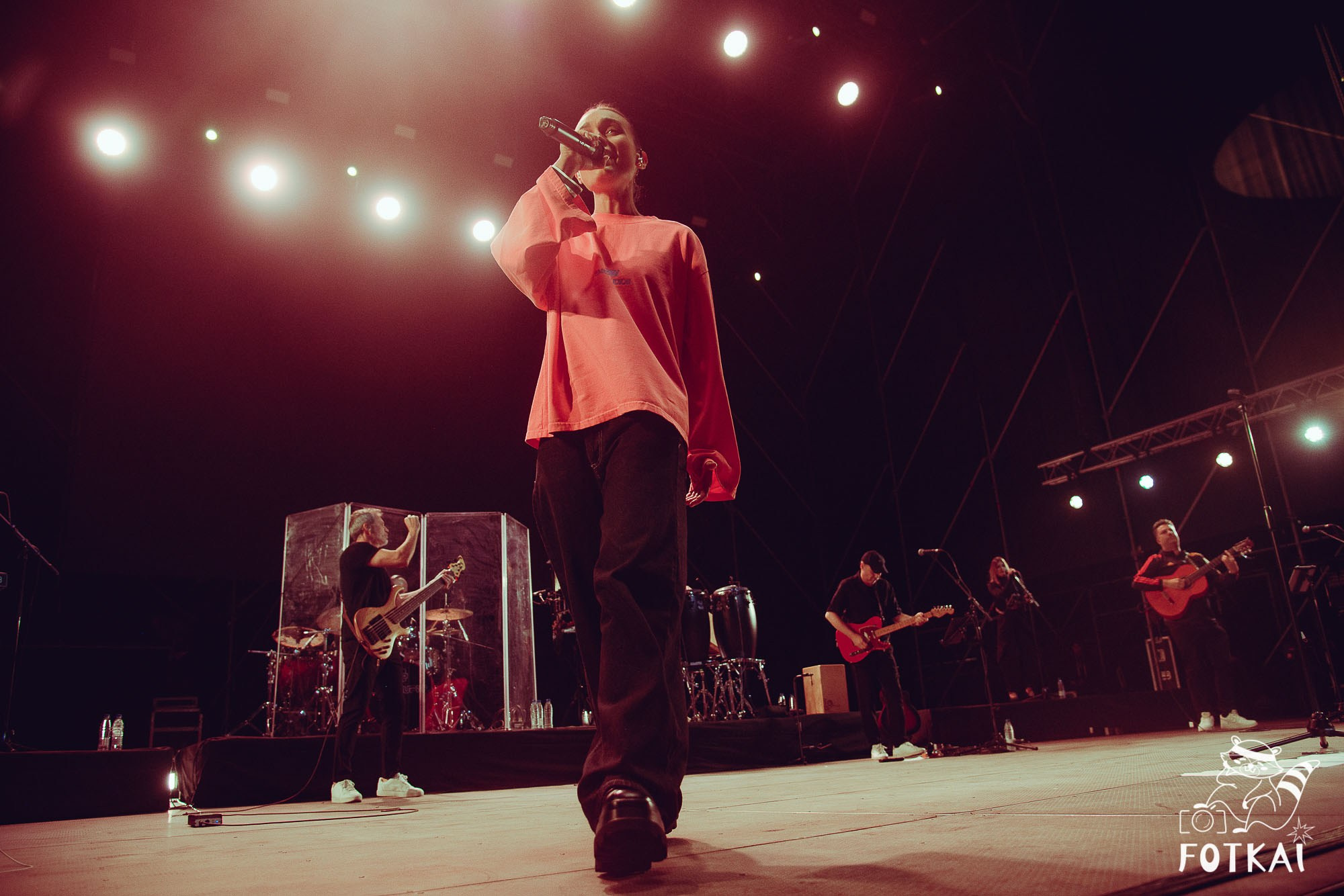 Marta Santos — Fotos del concierto en Alicante 2026: pop flamenco en El Muelle Live | FOTKAI