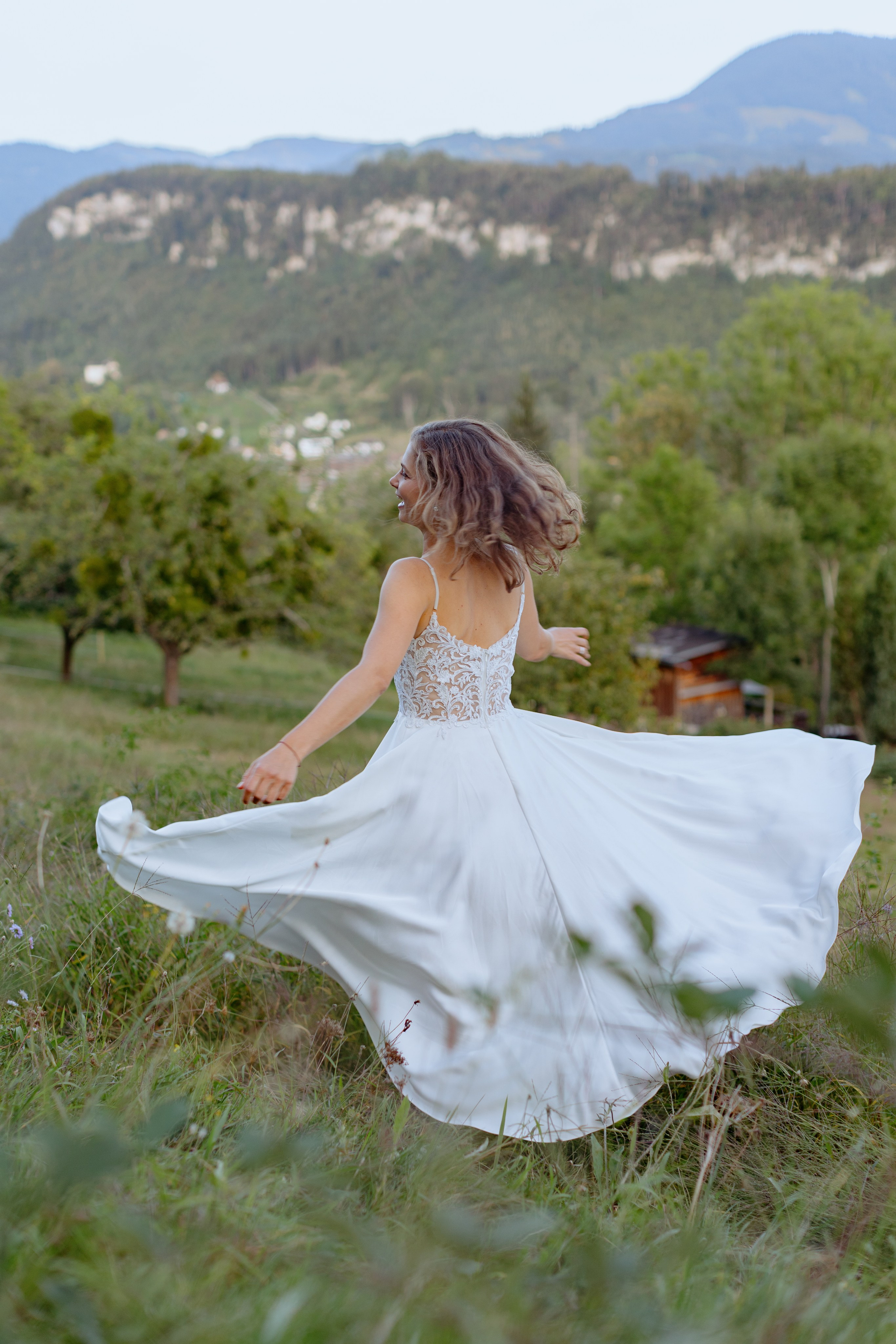 Morning of the bride. Amazing photo session at a time convenient for you. Y