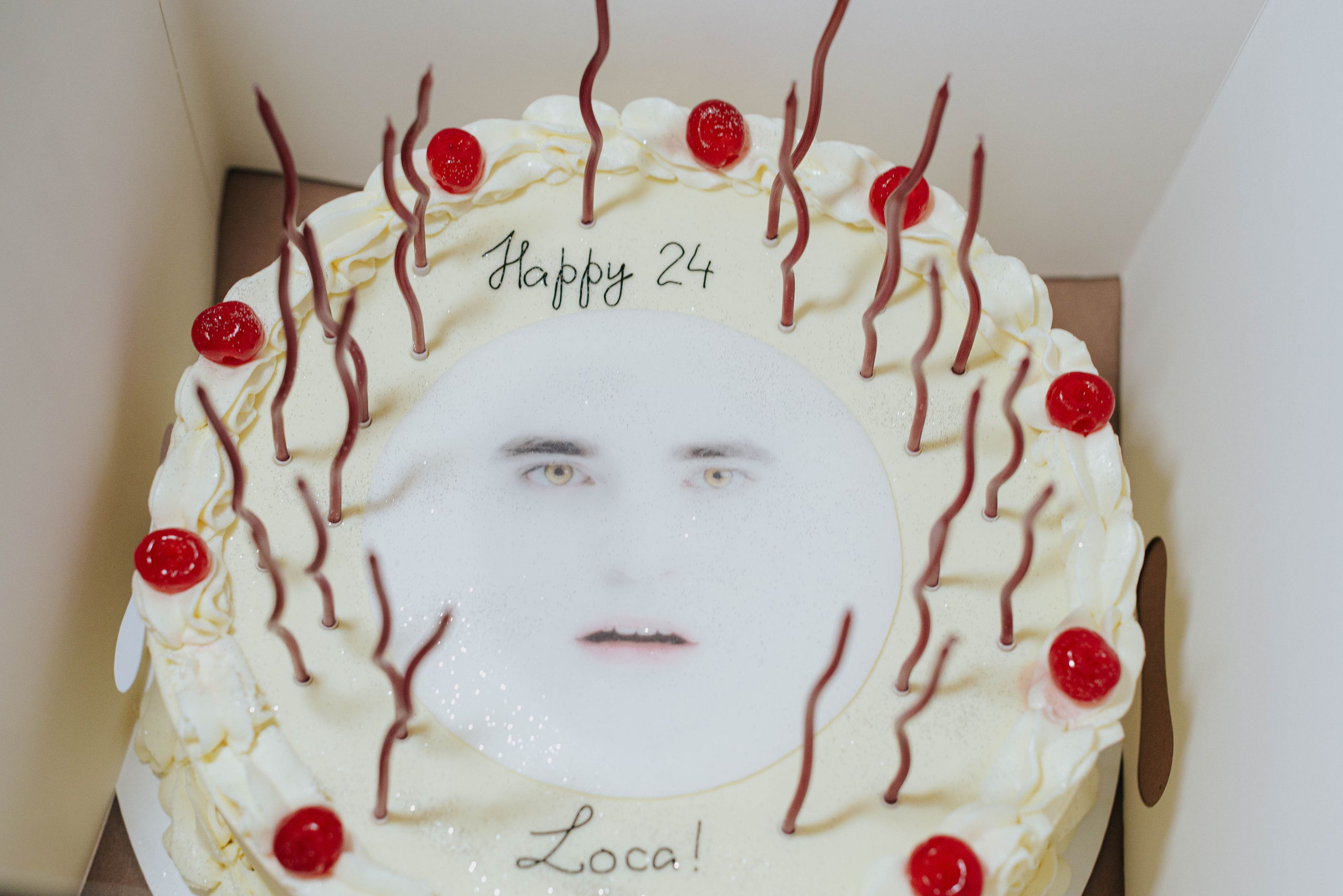 Анонс. Полковник и птицы. Фотограф @elmirkami в городе Буэнос-Айрес