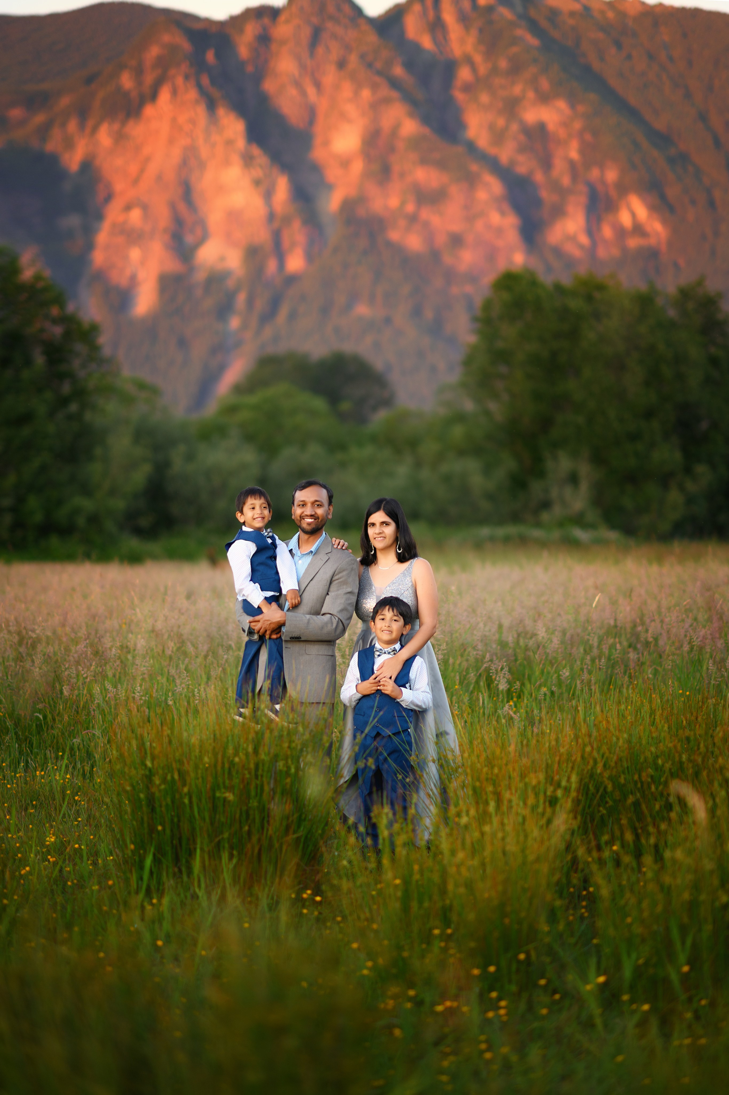 Jisha and her family. Wedding & family photography in Seattle area. Helen Michelle photographer