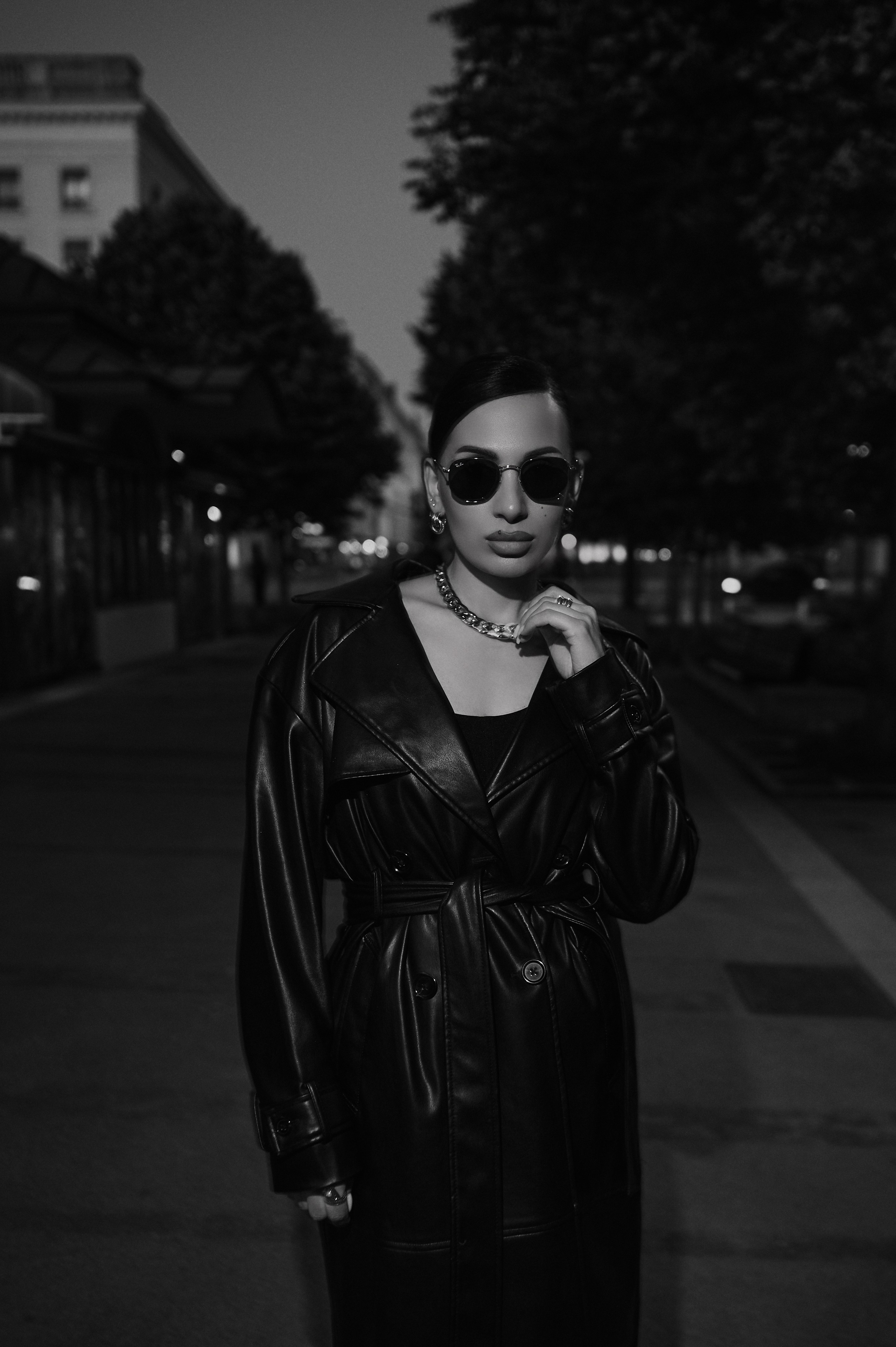 Photographe mode Lyon portrait féminin chic style éditorial lunettes de soleil