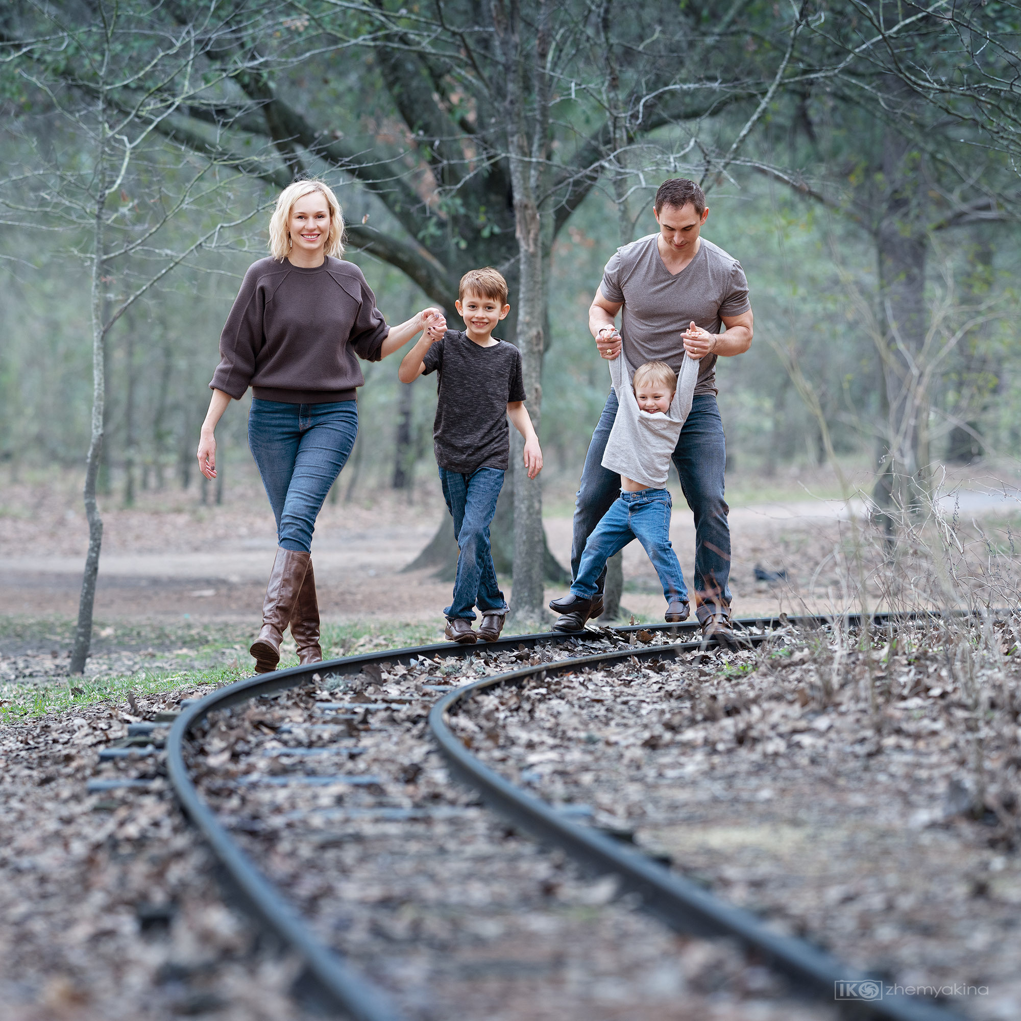 Clothing color — gray. Photographer Irina Kozhemyakina. Houston