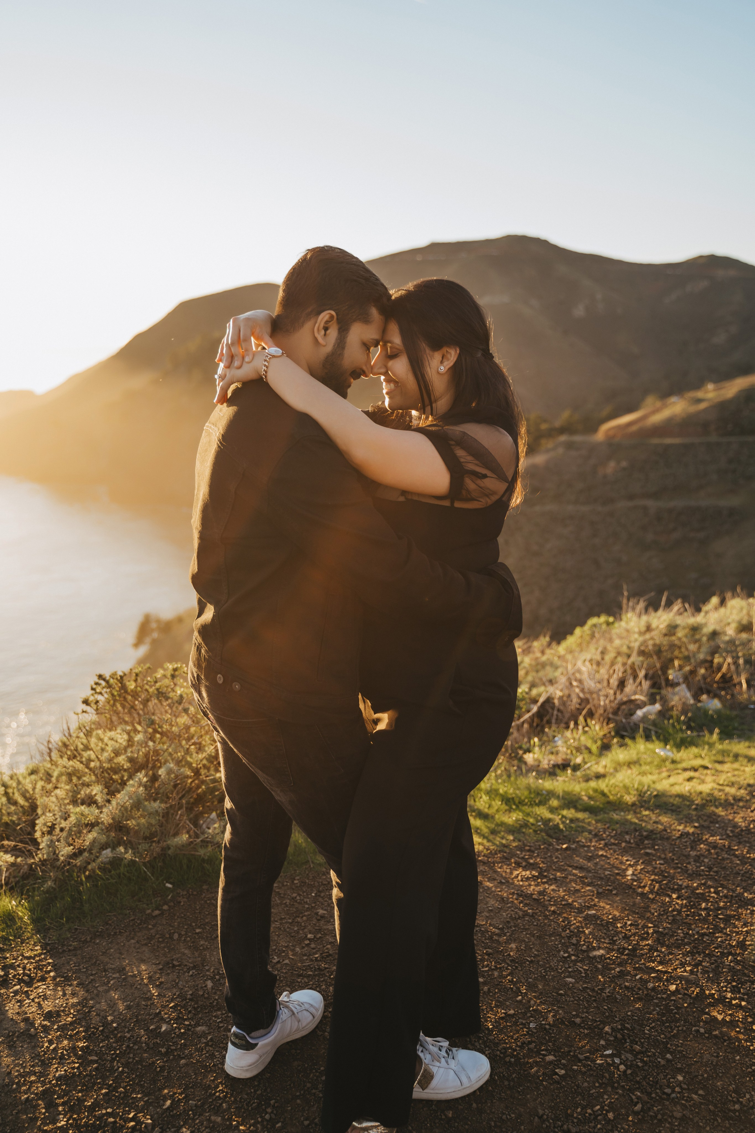 Proposal.  Overlooking the golden San Franisco Bridge sunset with a couple. Photographer Video. 