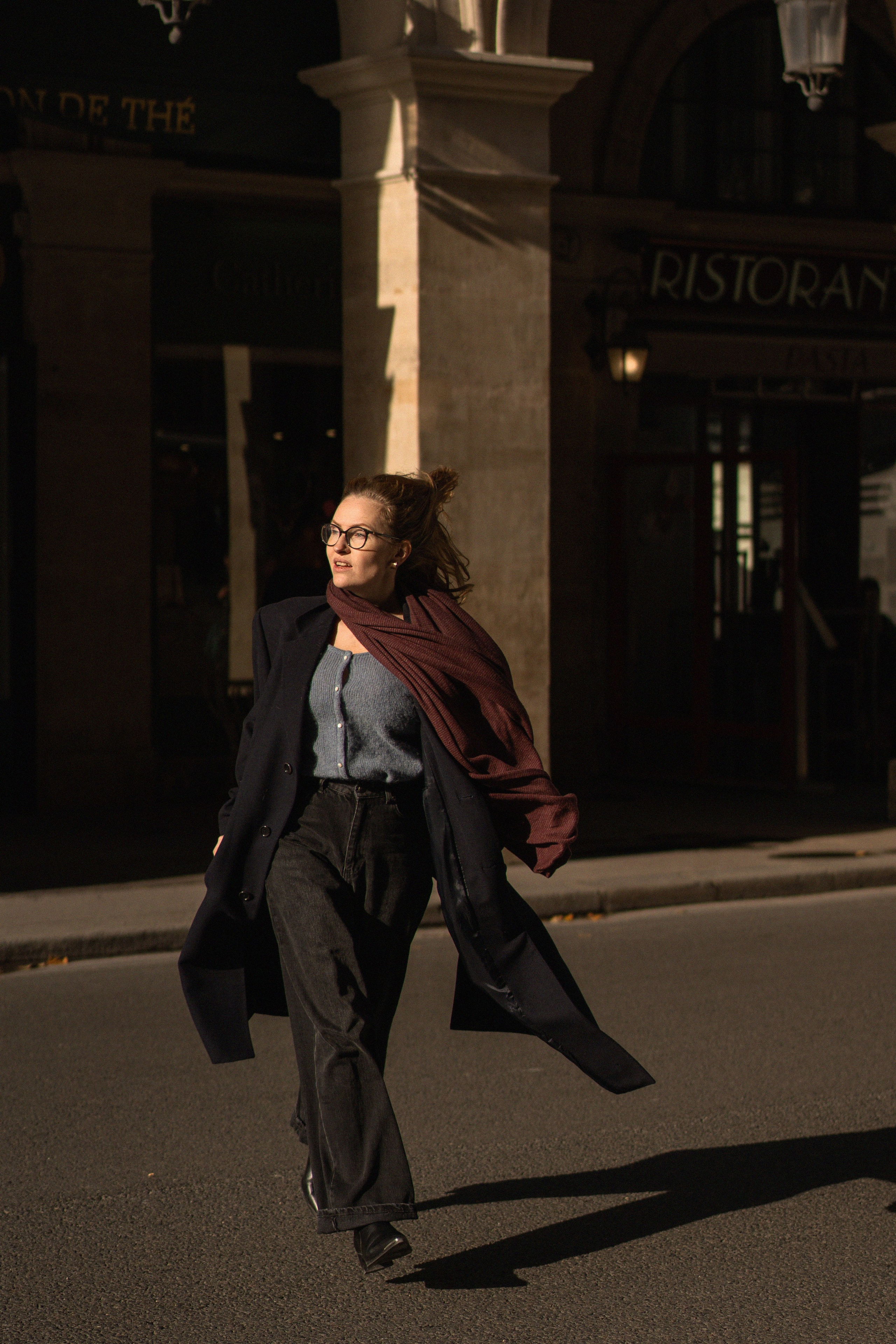 Золотой час. Портрет на Place de la Concorde. Ksenia Marchand/ Lifestyle фотограф в Париже