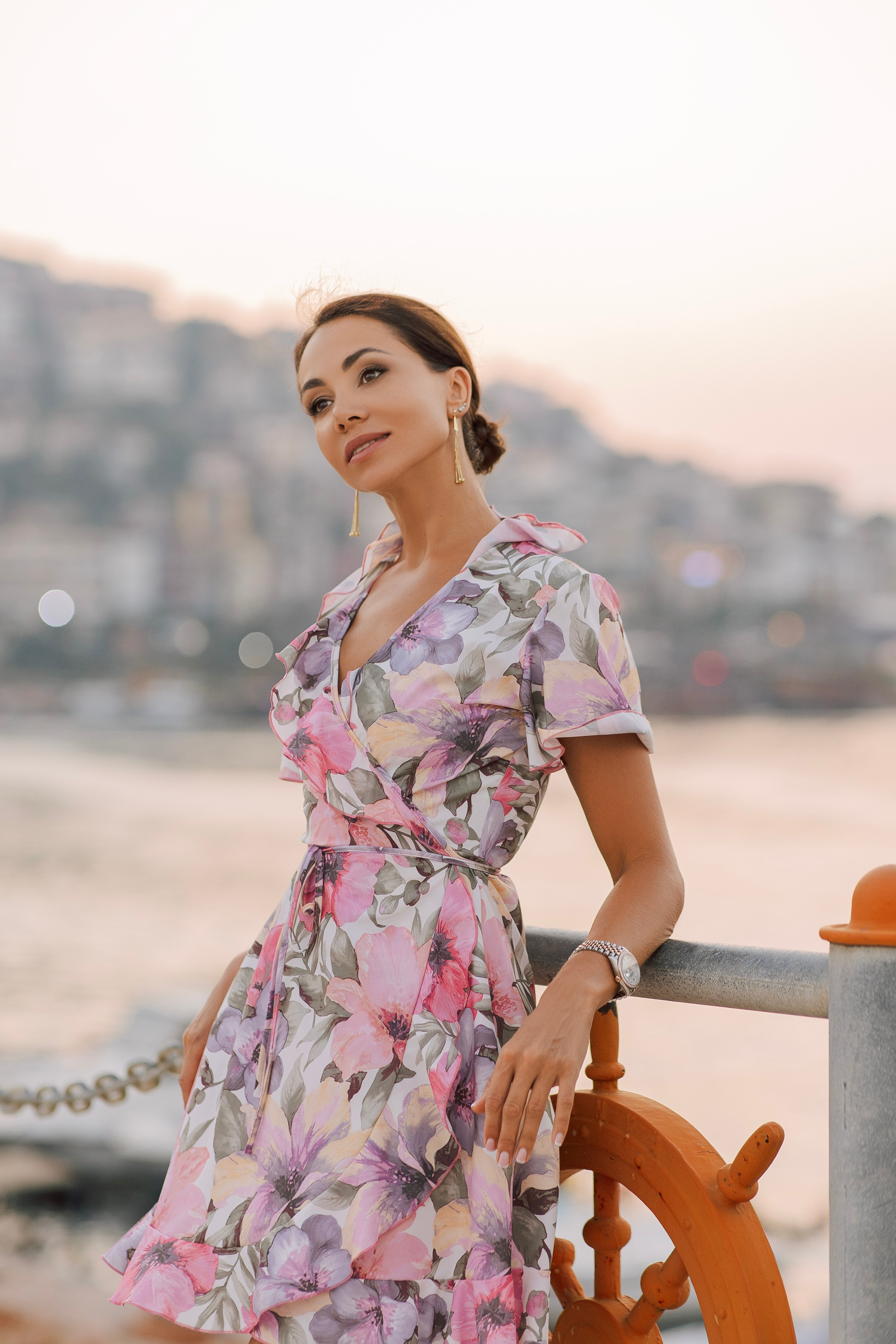 Фотограф в Алания. Фотосессия для большой и нарядной семьи в порту Аланьи.Семейная съемка в порту. Морская прогулка для всей семьи. Фотограф в Алании в Турции, Аланья, Сиде, Белек, Анталия, Кемер, Конаклы, Окурджалар. Фотосъемки в Алании. Фотосессия в Алания.Алсу Девели