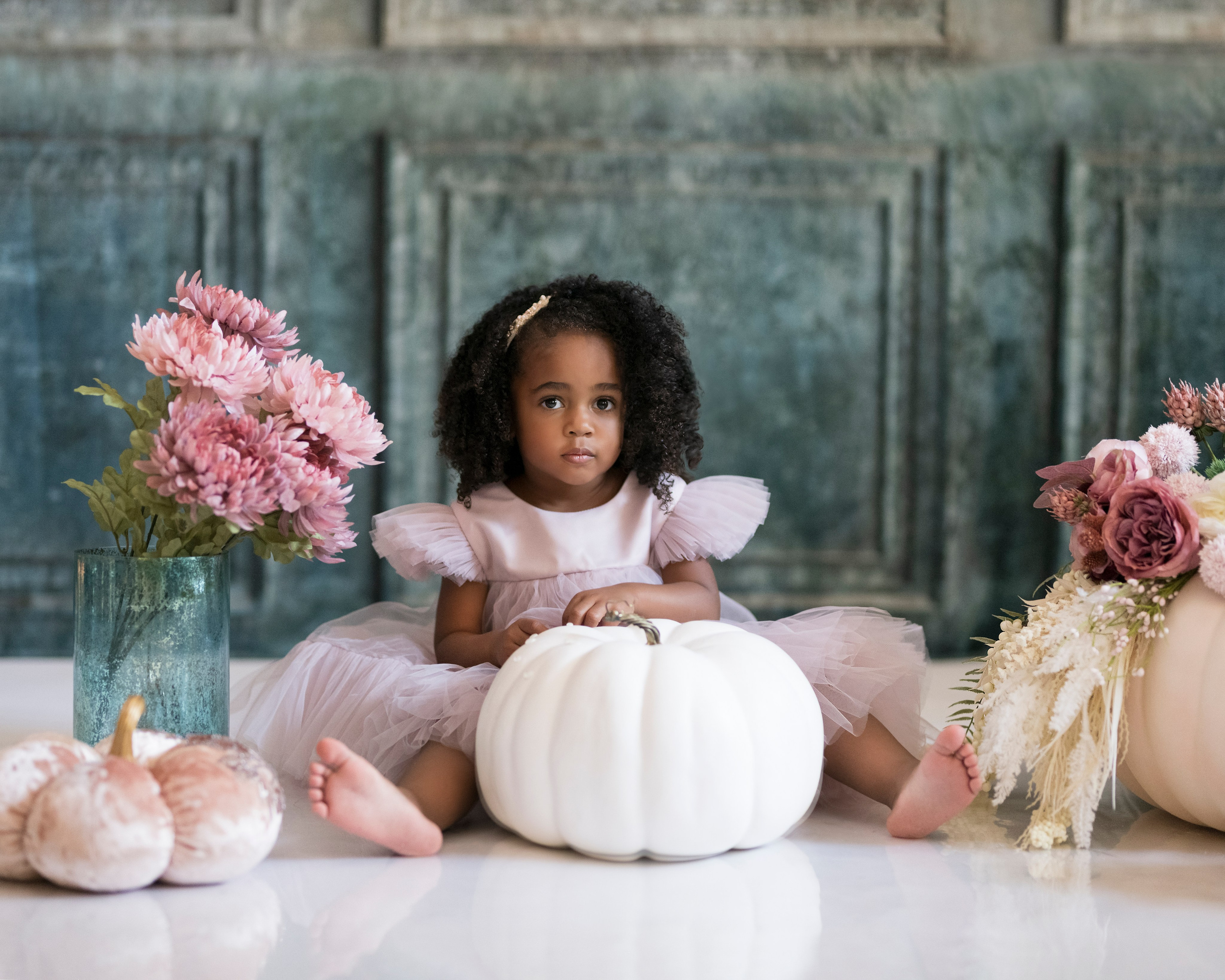 White Pumpkin. Portrait, kids and family photographer in Wesley Chapel Alina Alice Osipova