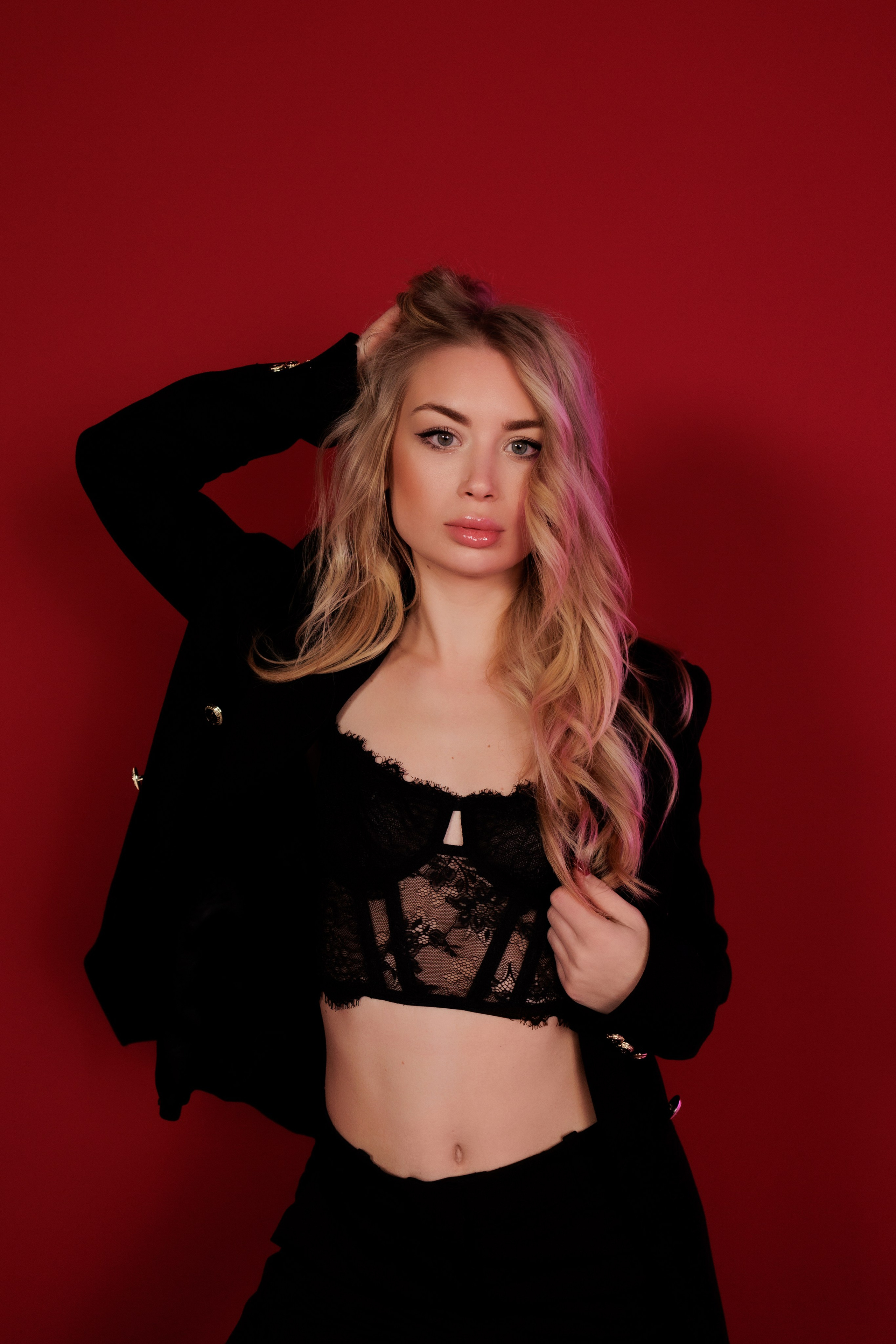 Modern Elegance. Studio Portrait Session. Red & Black Fashion Aesthetic. Kristina Kozheltsova- Soulful Portrait&Lifestyle&Love Story Photographer in Leipzig, Germany