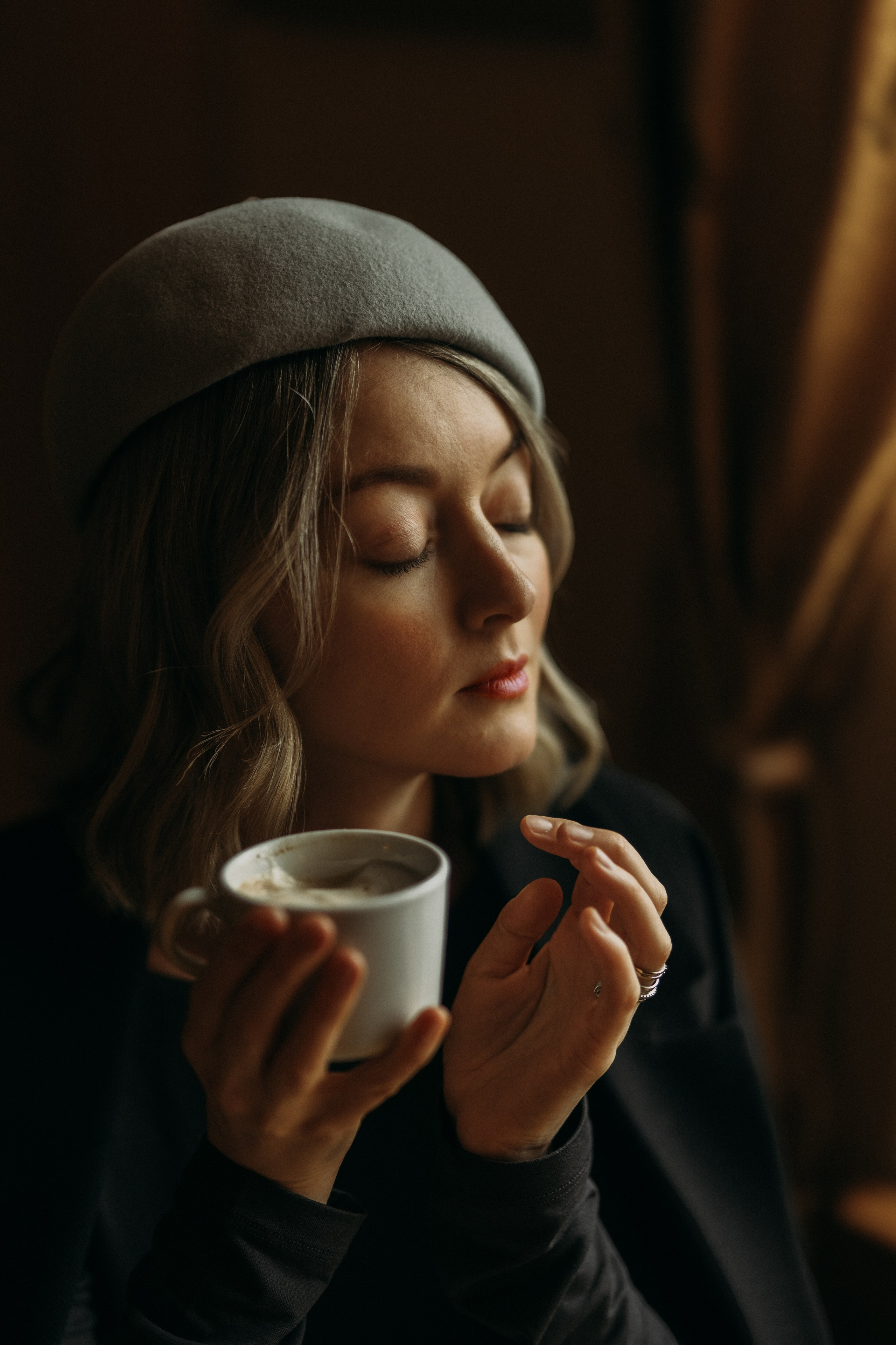 Woman phoshoot. Wedding and potrait photographer in Helsinki Vickan O