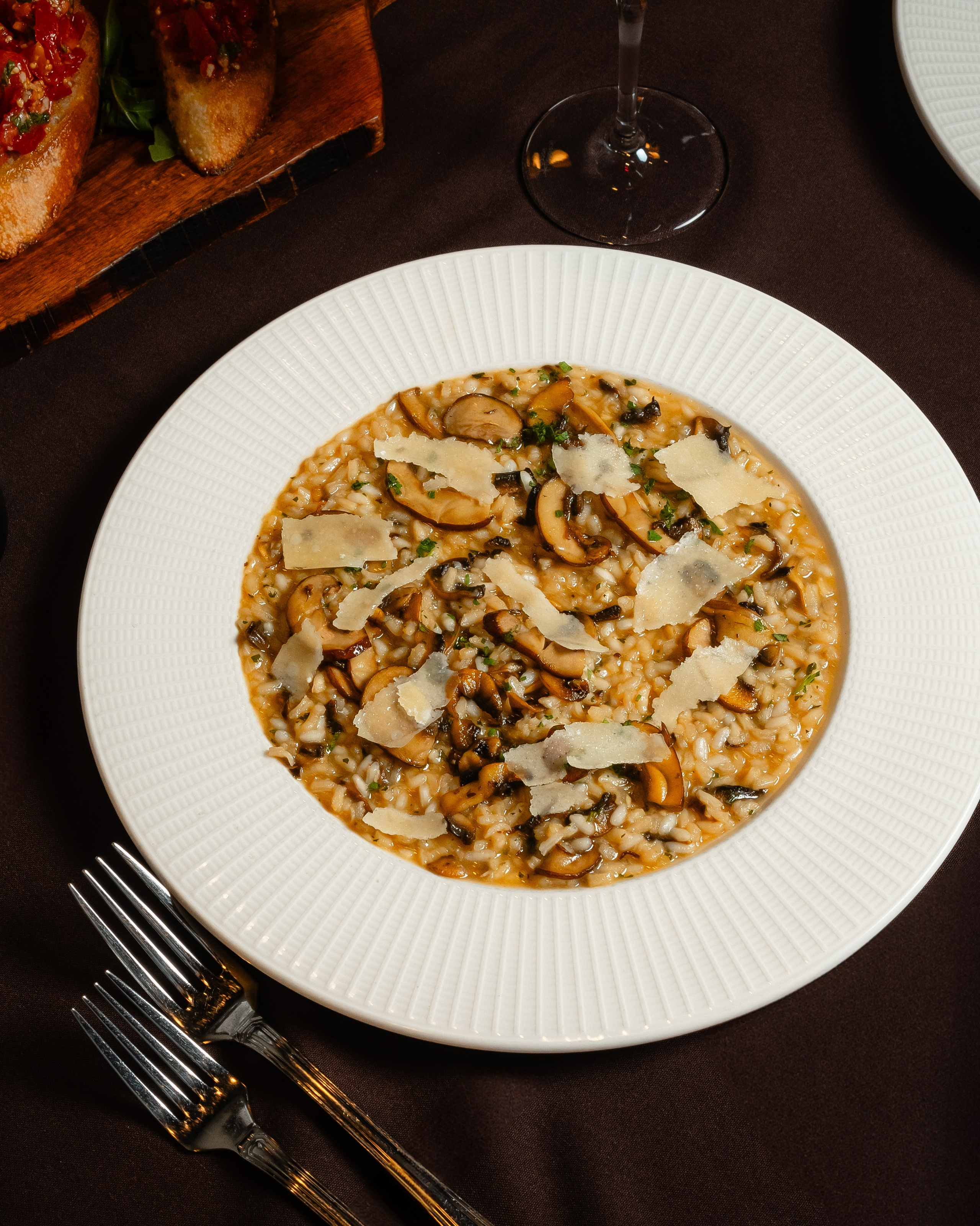 Luna. Welcome to my video and photo world!