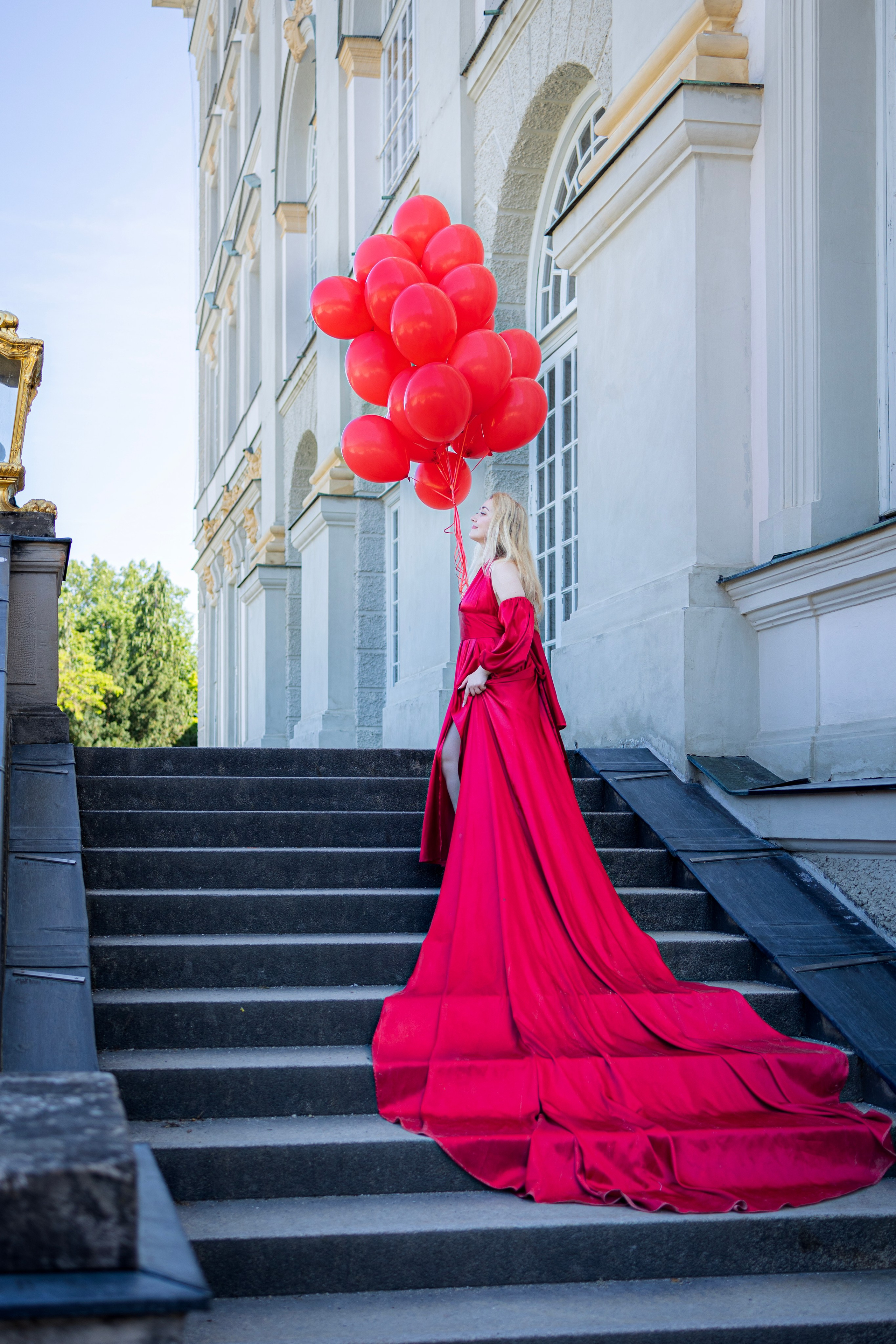 Shopoting with balloons. Photographer in Munich