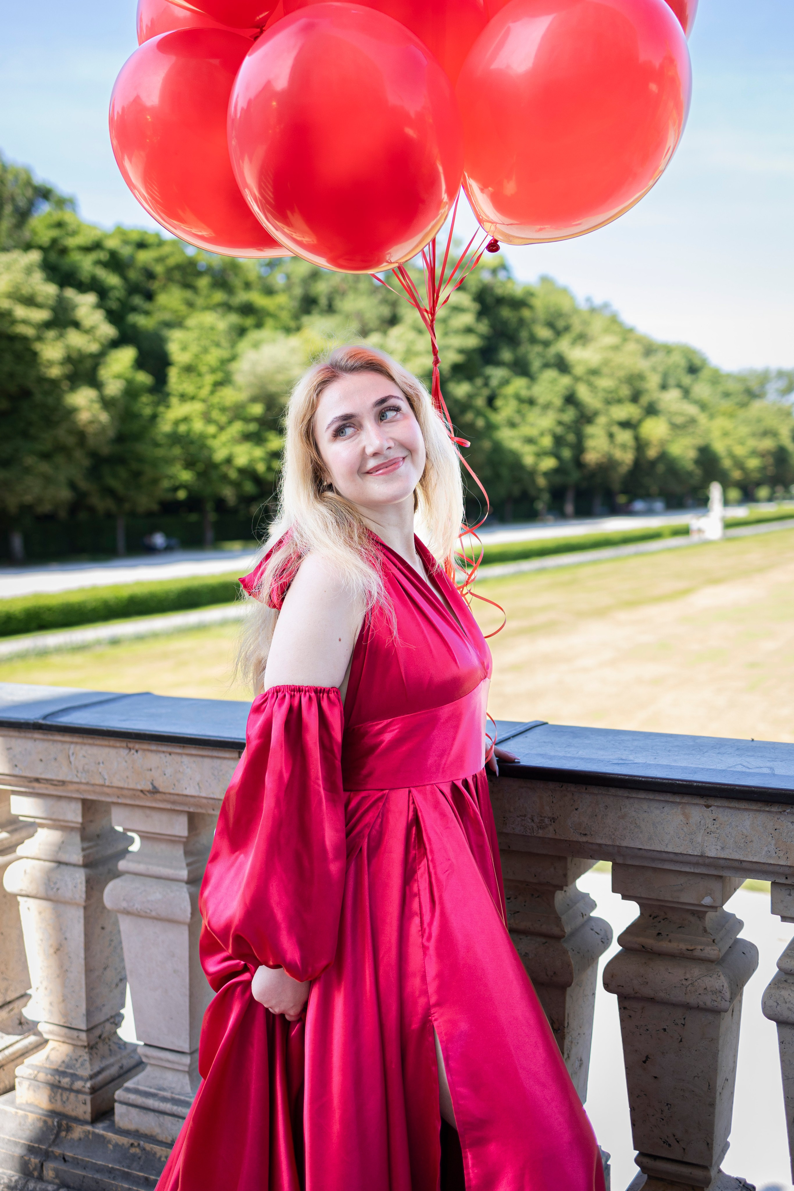 Shopoting with balloons. Photographer in Munich