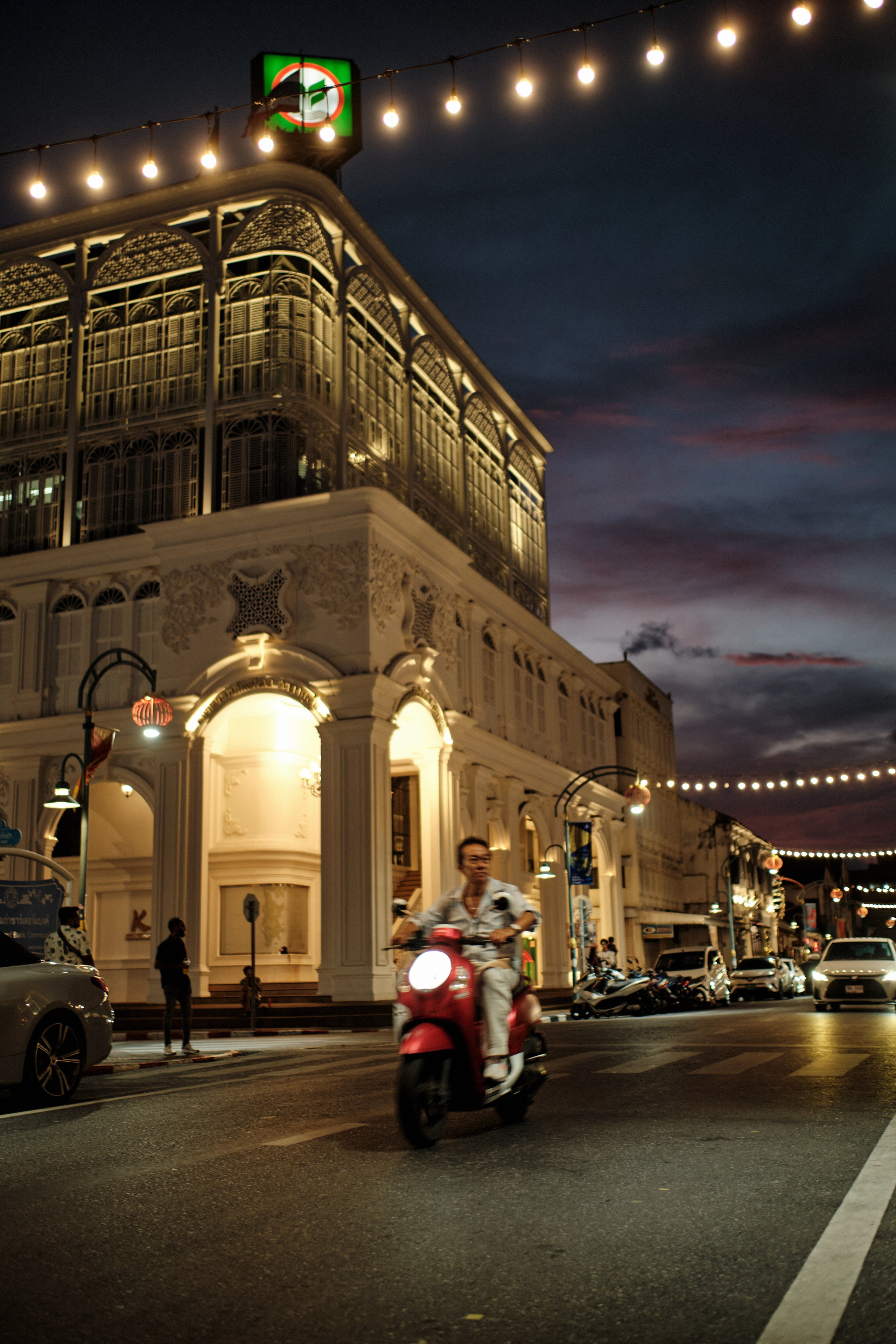 Phuket streets. New year. Portrait photographer Alena Novgorodtseva
