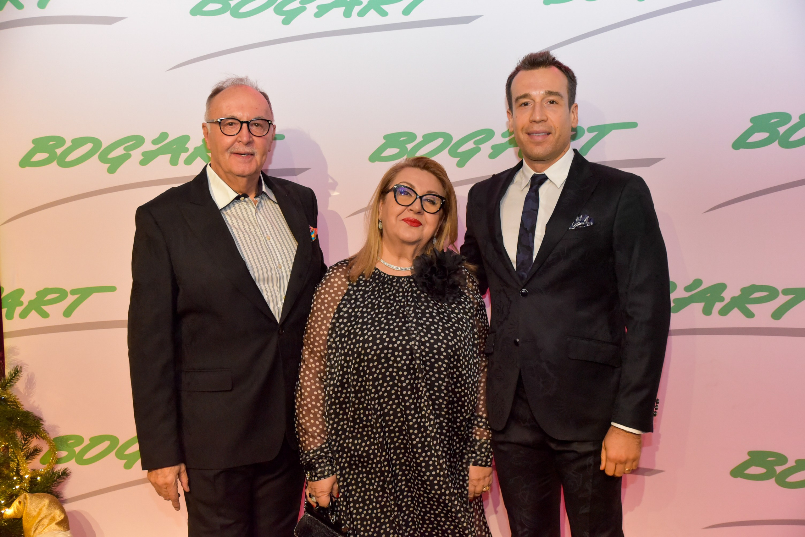 Fotograf corporate, sedinta foto business, pret fotograf corporate, Servicii Profesionale pentru Evenimente de Business, Portrete business, fotografii pentru evenimente organizate de companii, fotografie de produs, Poze business bucuresti, Fotografii profesionale bucuresti,Fotografii portret profesionale