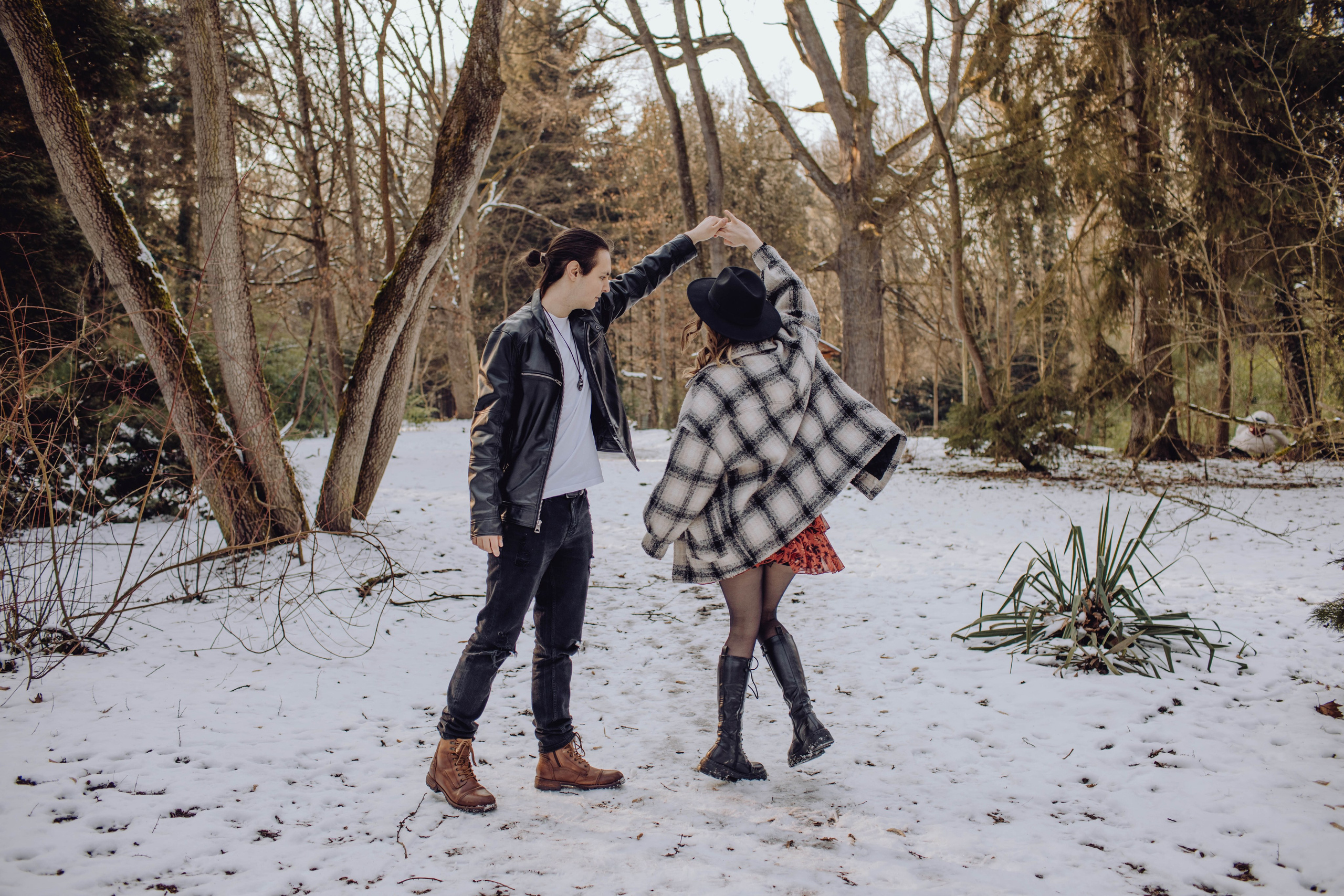 Serafim & Beatrice. Wedding & couple photographer from Romania Rut Vetan