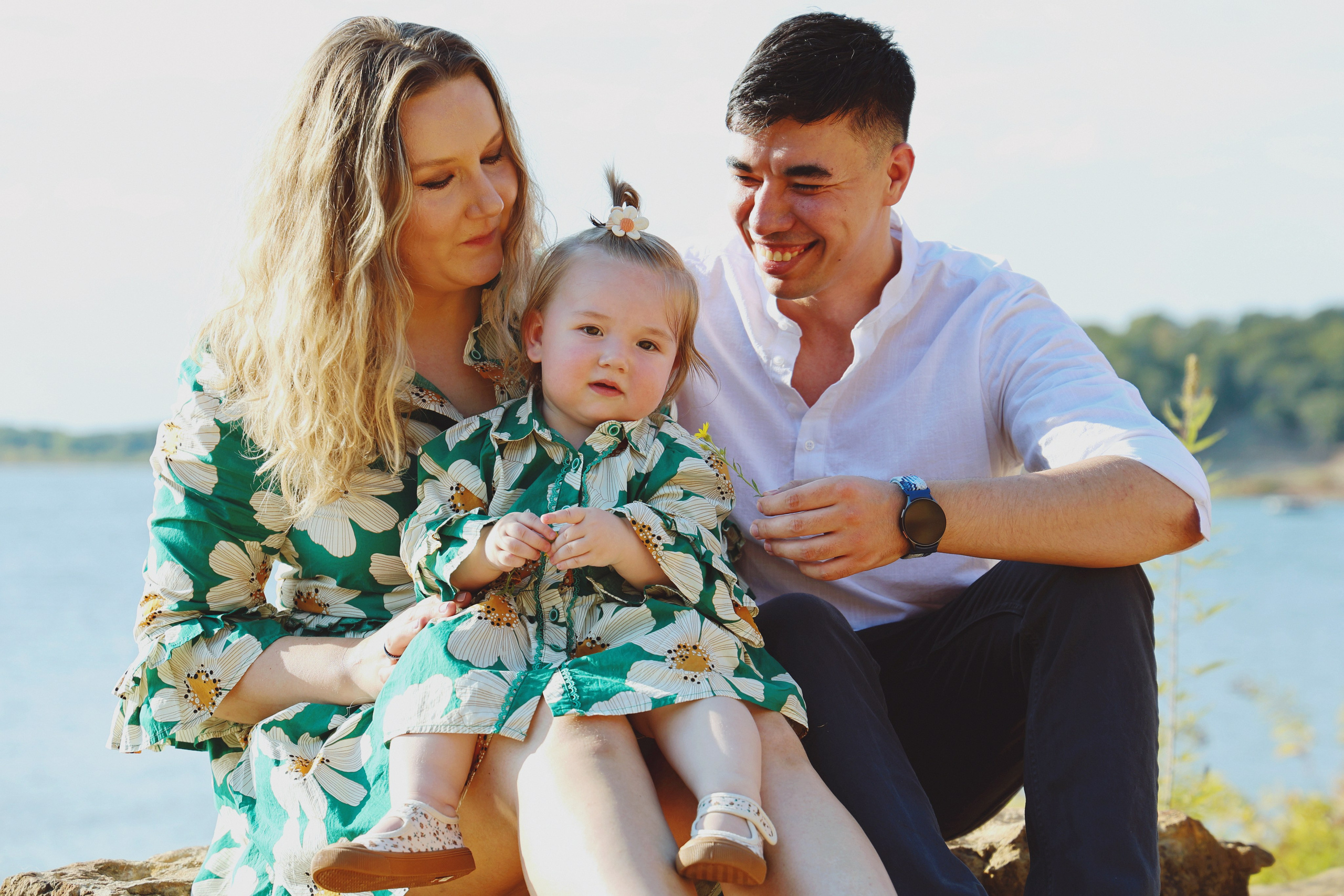 Baby Family Photoshoot – Outdoor Family Photography with Infant or Toddler. Lana Petrychenko — Portrait & Family Photographer. Valencia, Spain