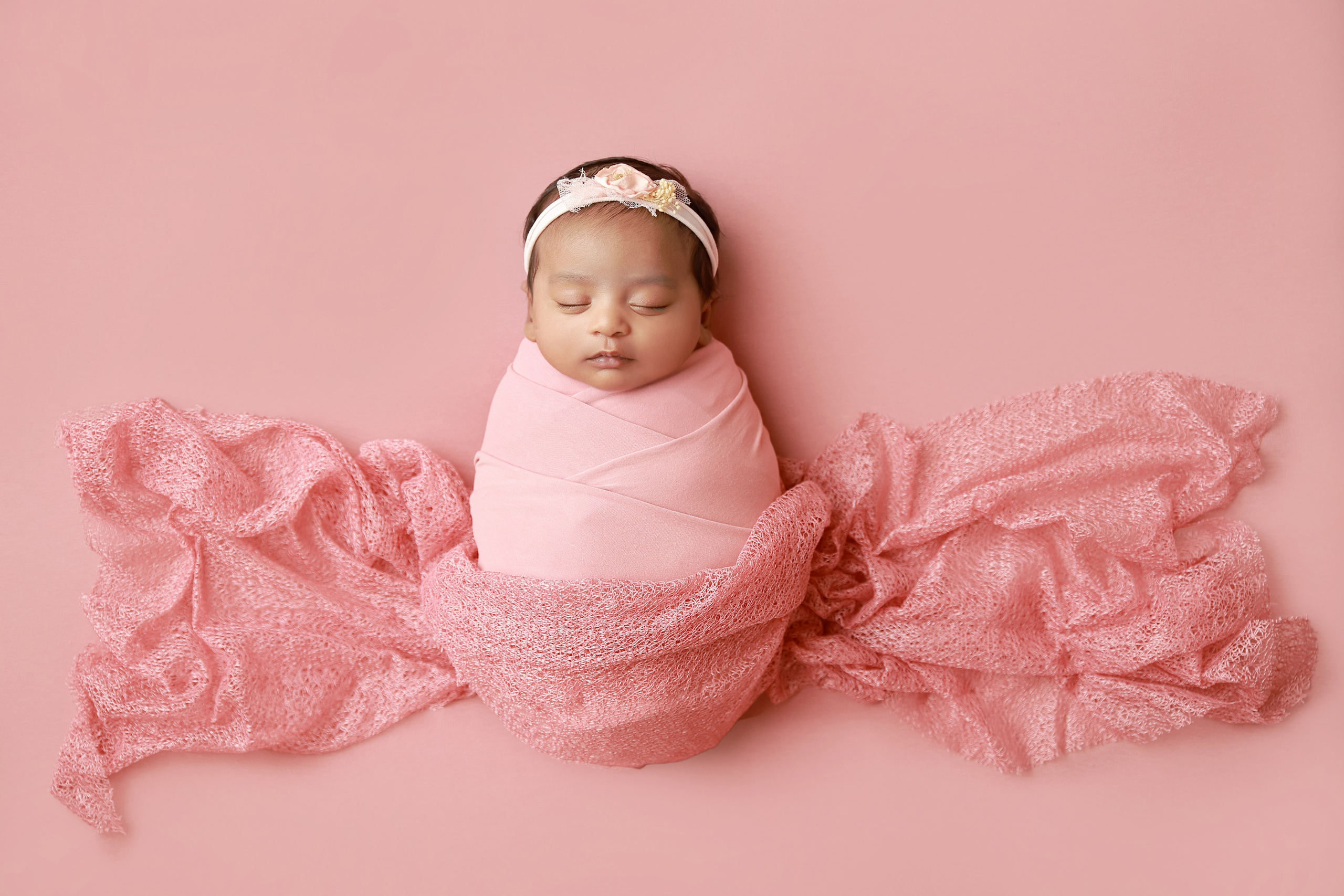 NEWBORN PHOTOGRAPHY. HOME