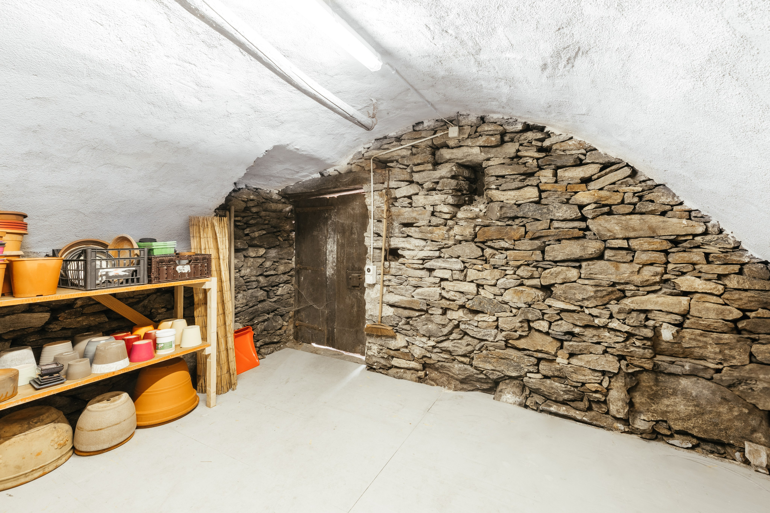 Haus, CUGNASCO, TICINO. Hallo! Ich bin Elena und arbeite als Immobilienfotografin