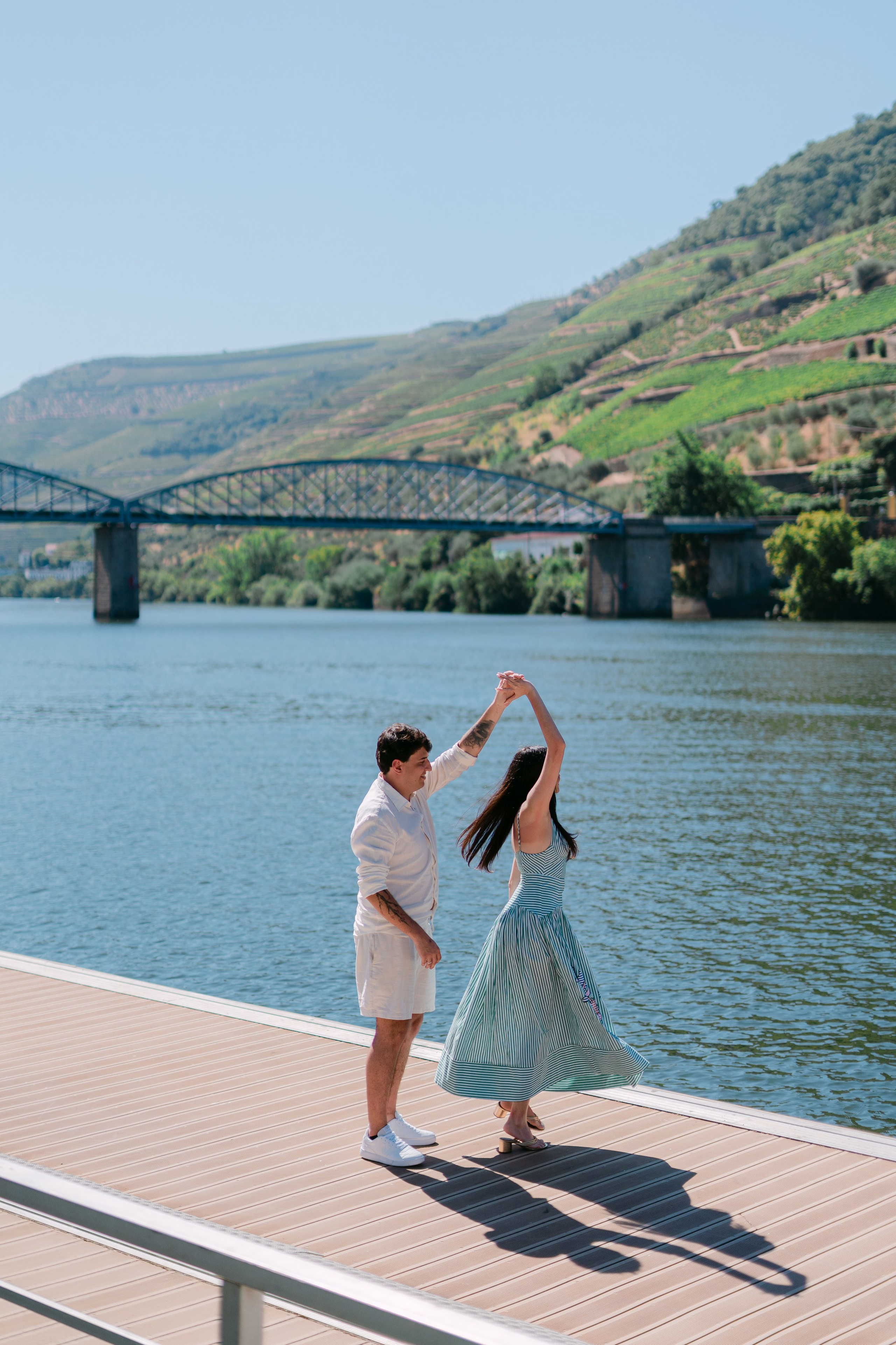 Wedding Proposal at Douro Valley — Arthur & Ana. Wedding & destination wedding photographer in Porto, Portugal — Davi Valente | Lisbon, Douro Valley, Rome, Tuscany & Lake Como