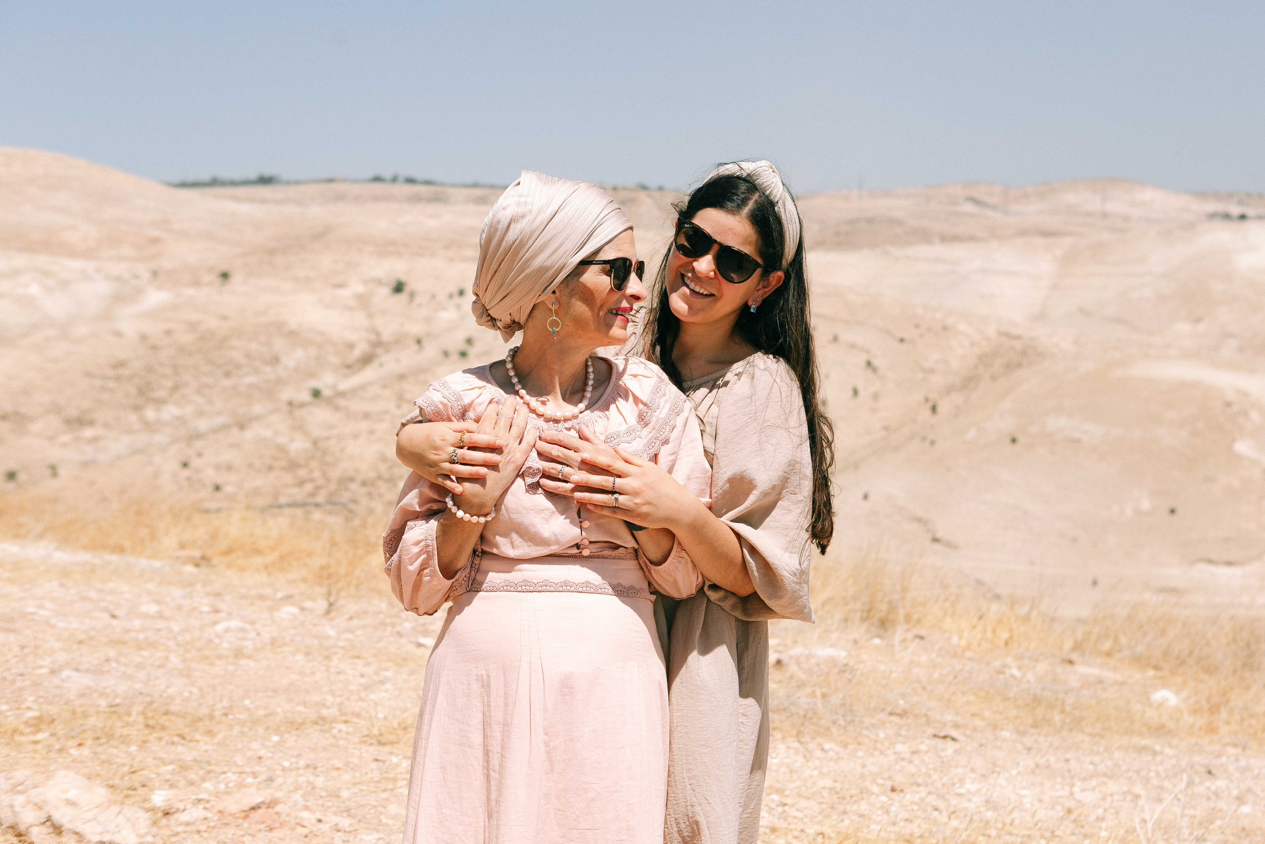 MAALE ADUMIM, HOME PHOTO SESSION + DESERT. Https://shi-photo.com/