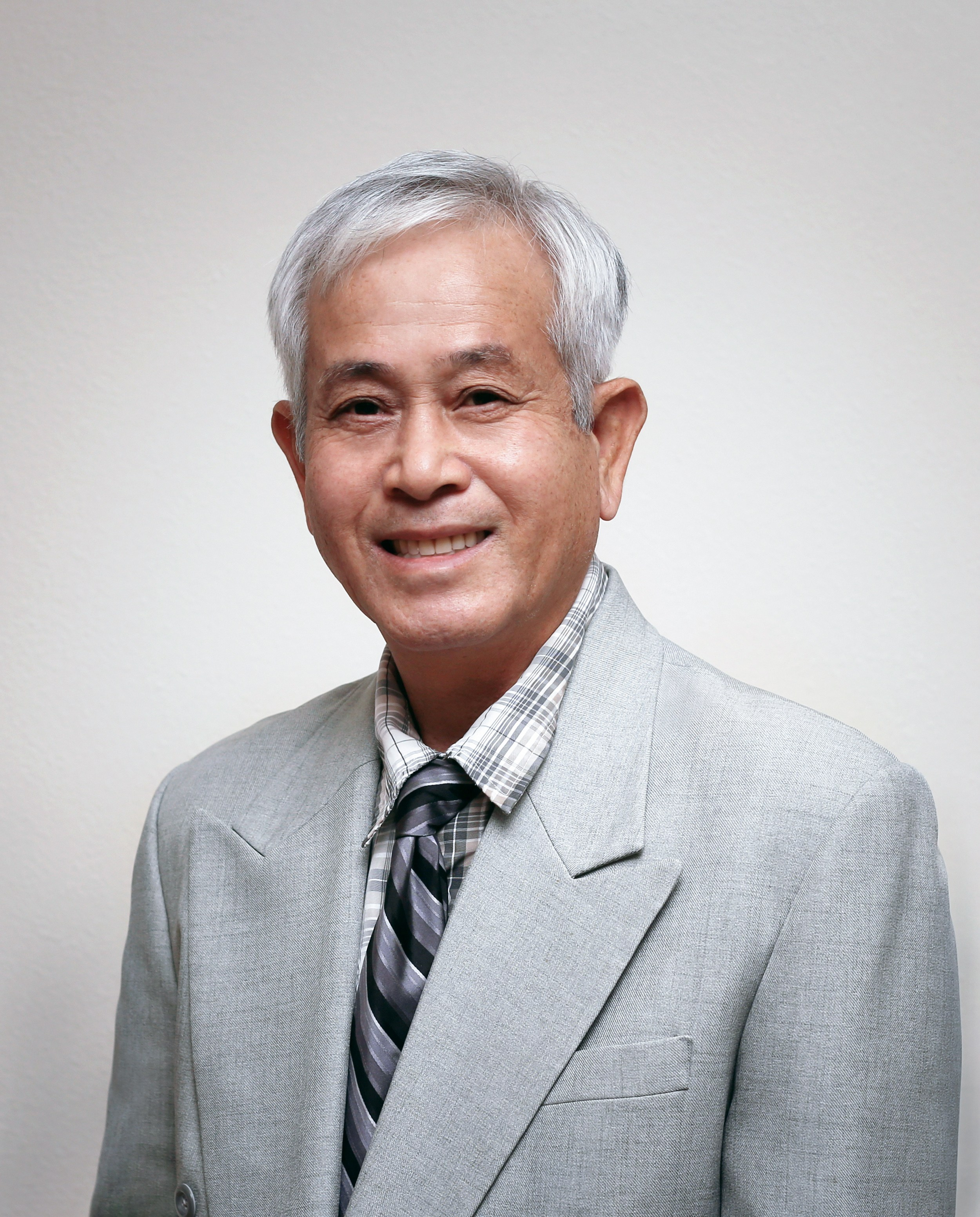 LinkedIn Photoshoot. YuAnna studio. Family & Kids Photographer in Seattle area, located in