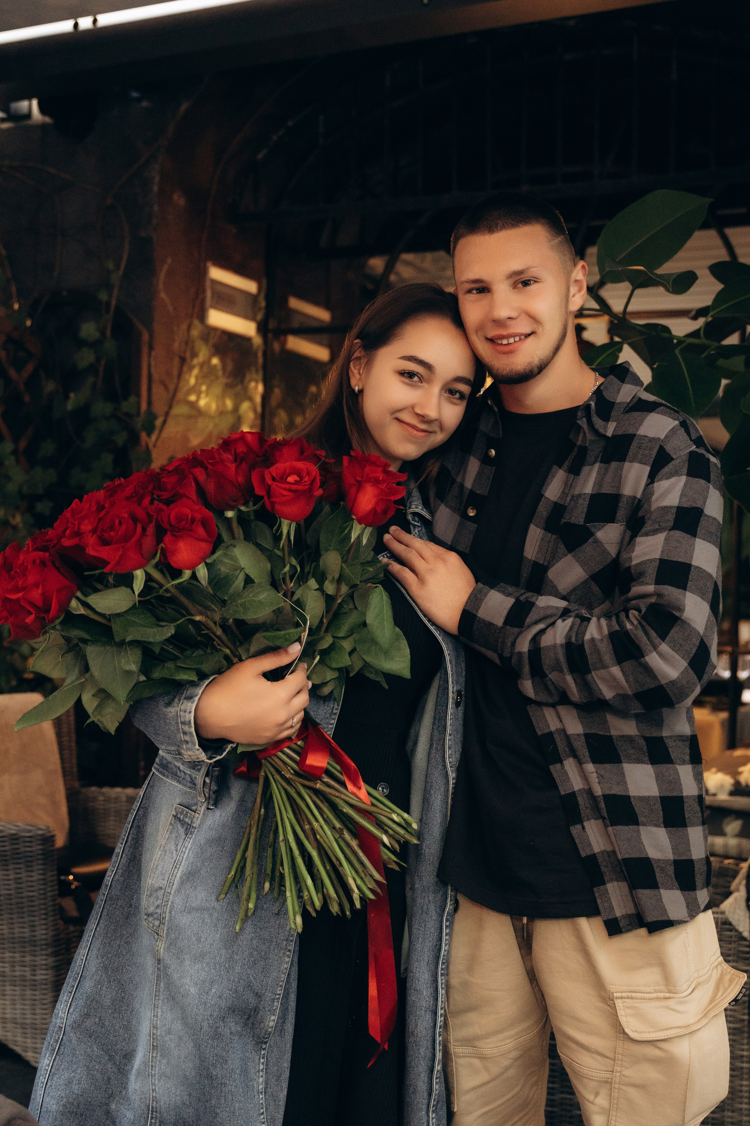 Sunset Embrace. Fotograf Katowice – sesje indywidualne, rodzinne, ślubne