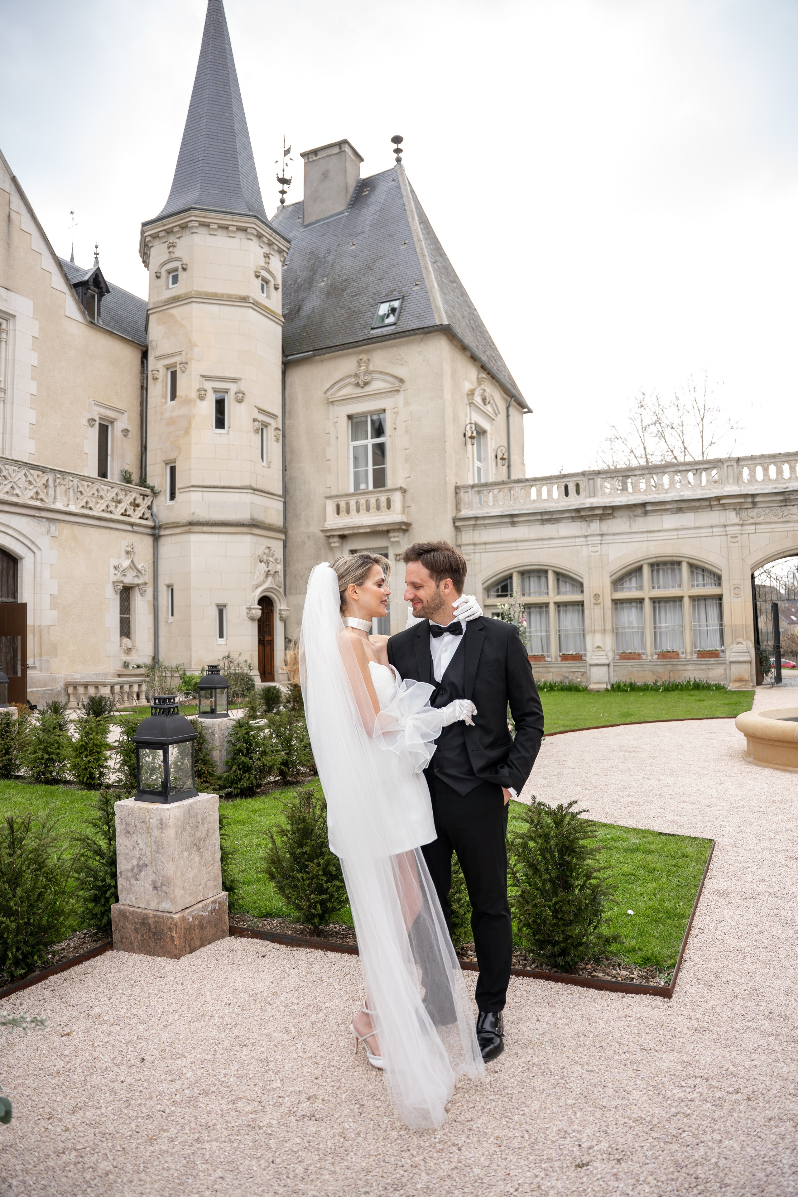 Chateau elopement inspiration. Wedding photographer in Paris Oksana Shum